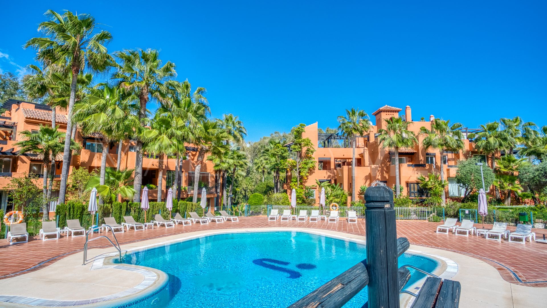 Appartement rez de chaussée for sale in Alminar de Marbella