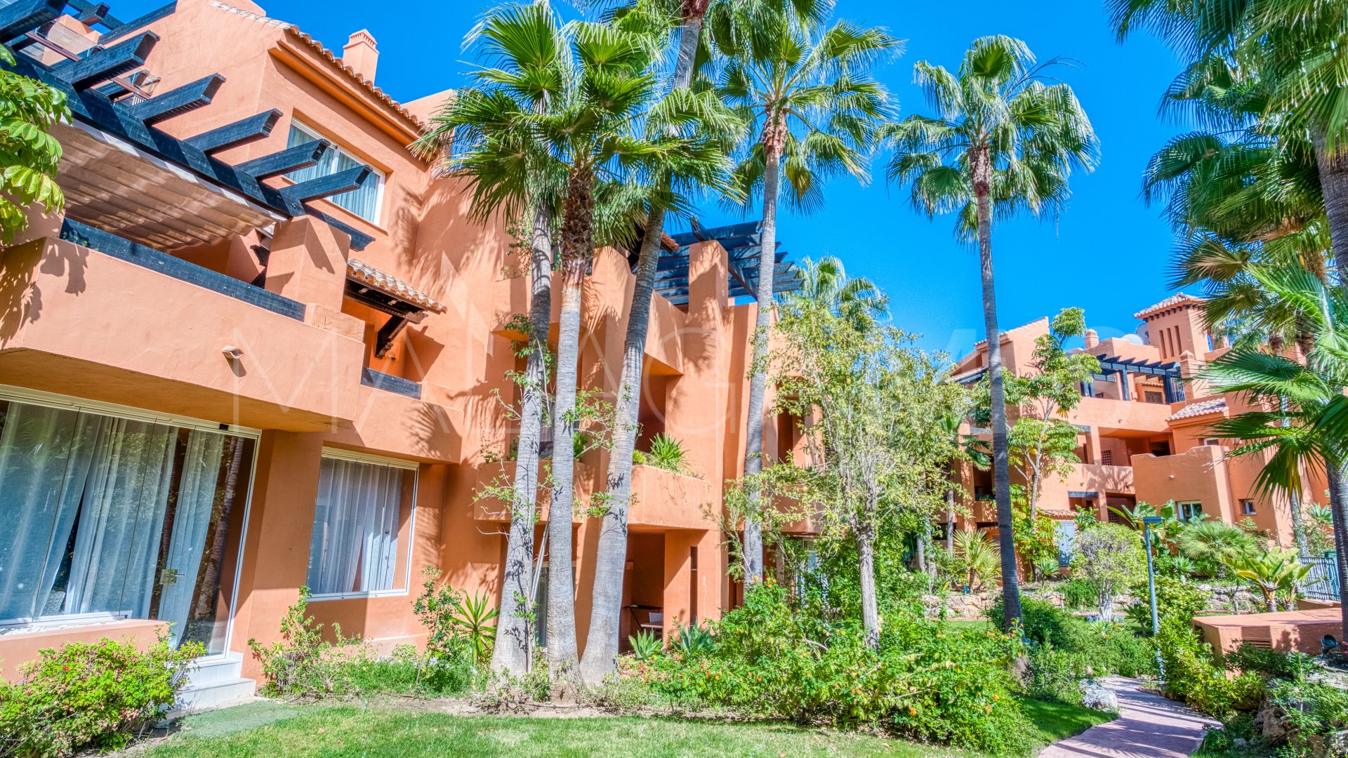Appartement rez de chaussée for sale in Alminar de Marbella