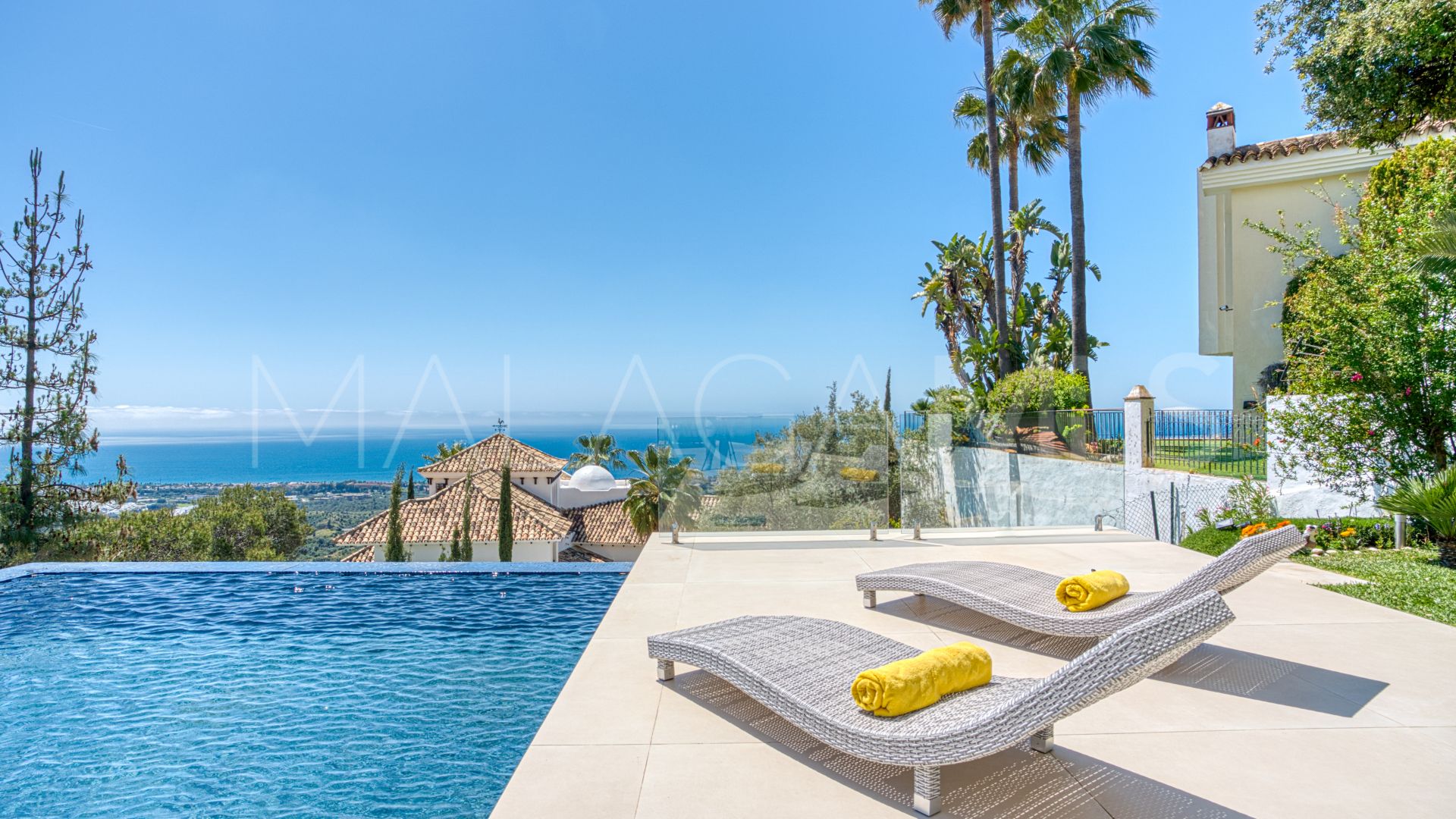 Villa for sale in Los Altos de los Monteros
