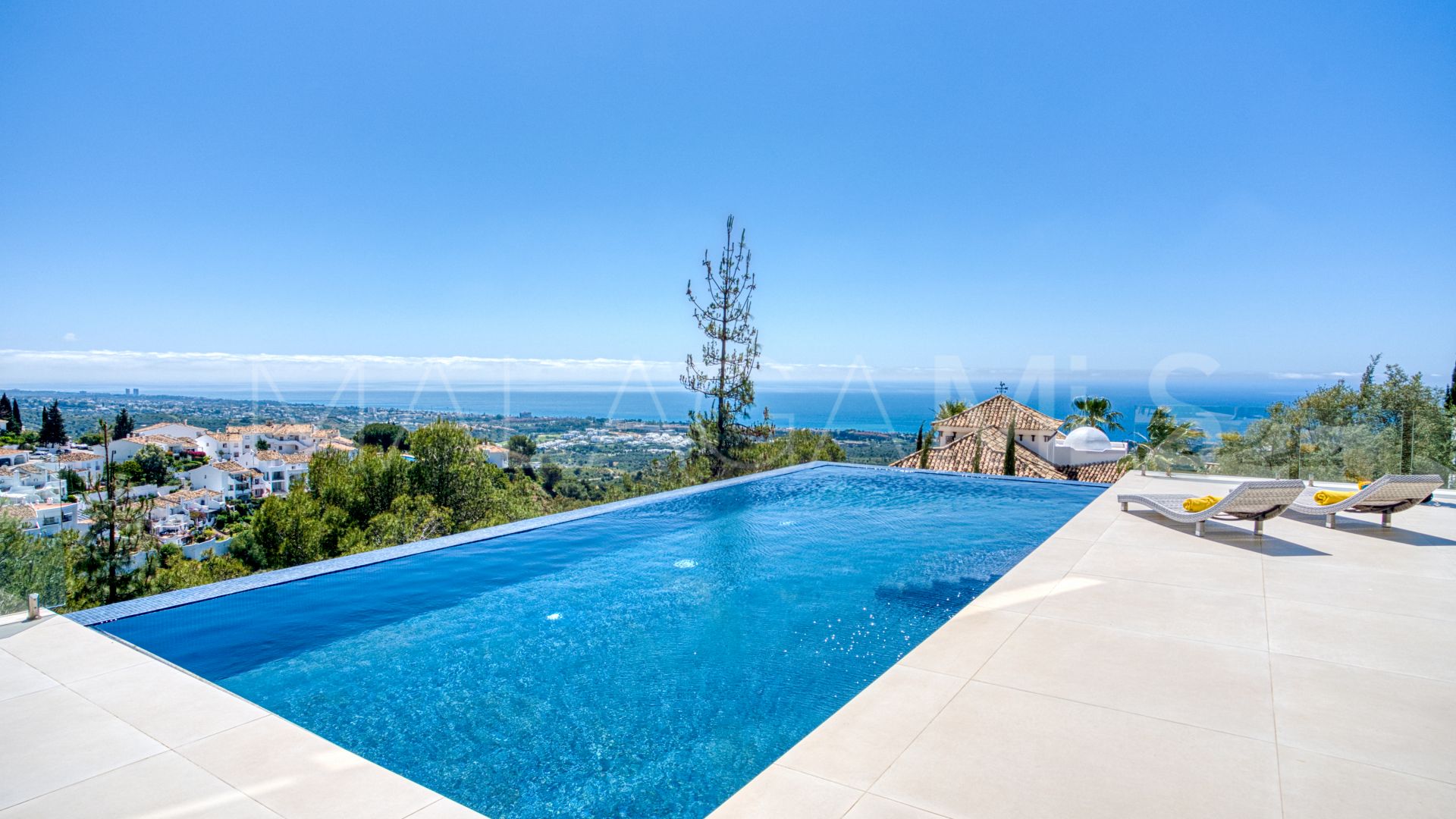 Villa for sale in Los Altos de los Monteros