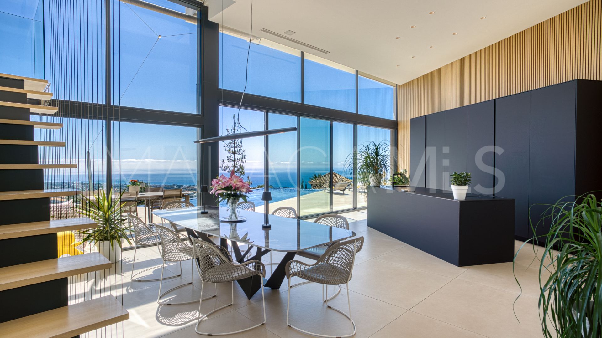 Villa for sale in Los Altos de los Monteros