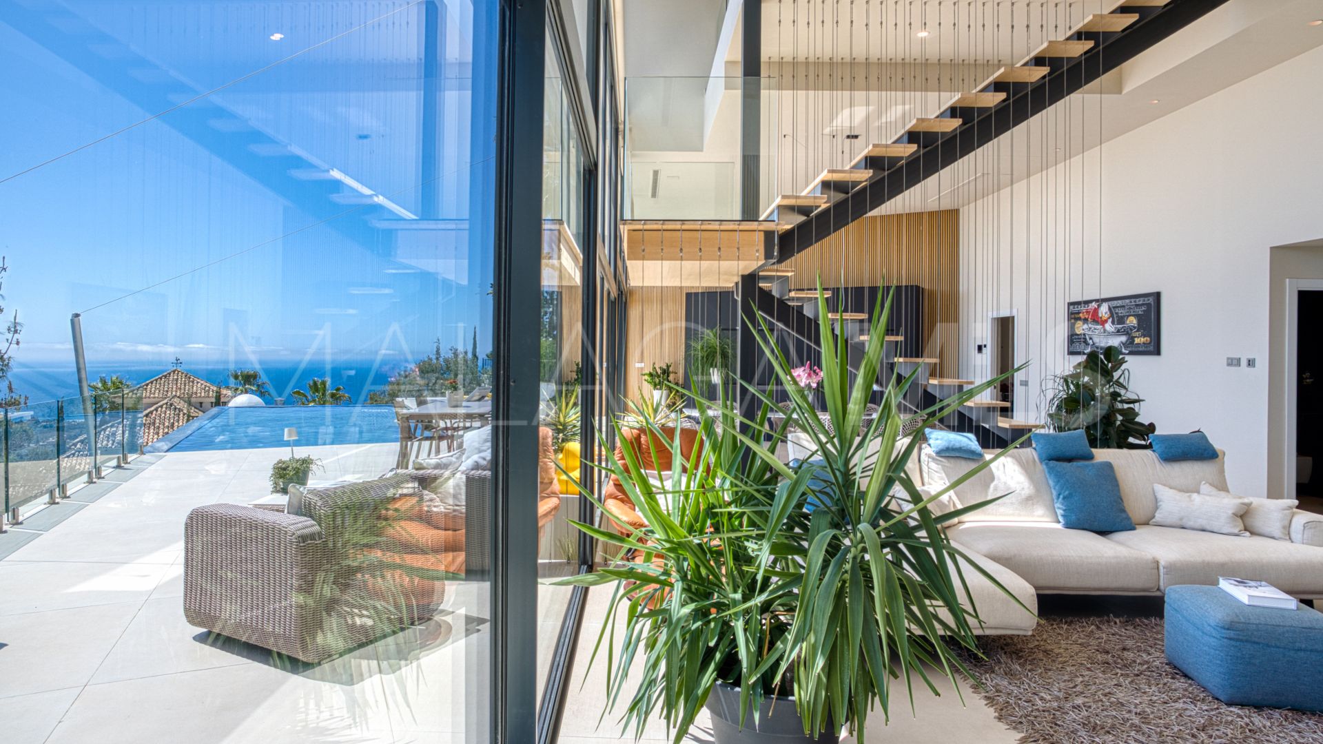 Villa for sale in Los Altos de los Monteros