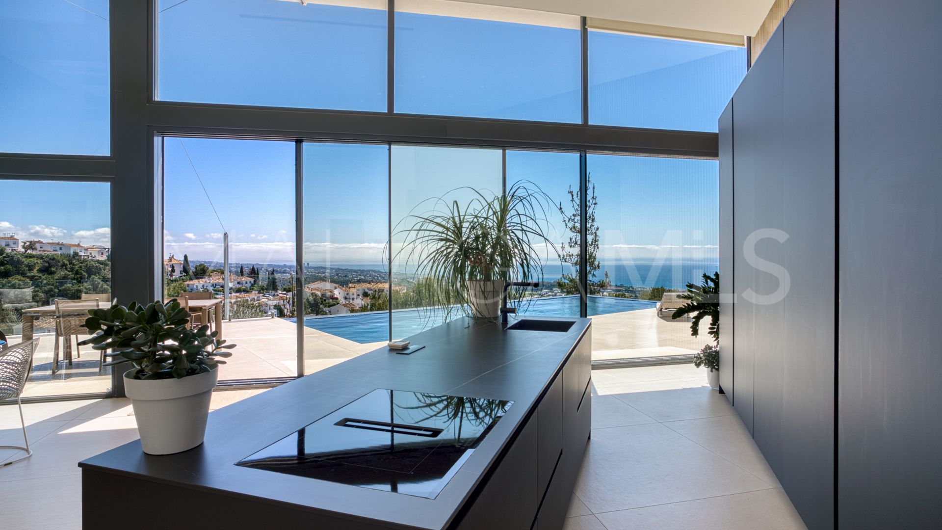 Villa for sale in Los Altos de los Monteros