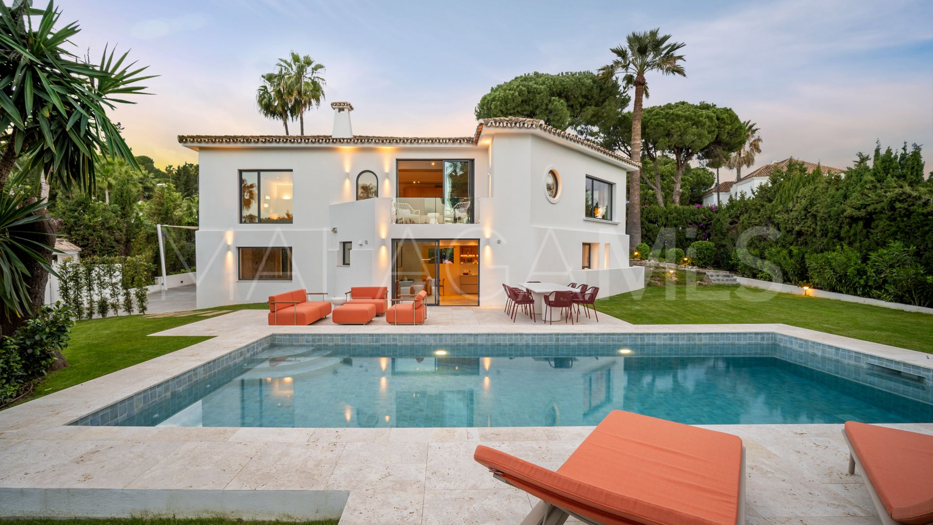 Villa for sale in Nueva Andalucia