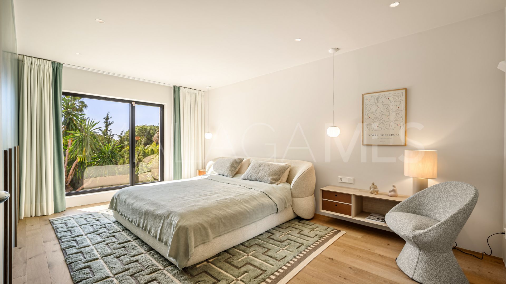 Villa for sale in Nueva Andalucia