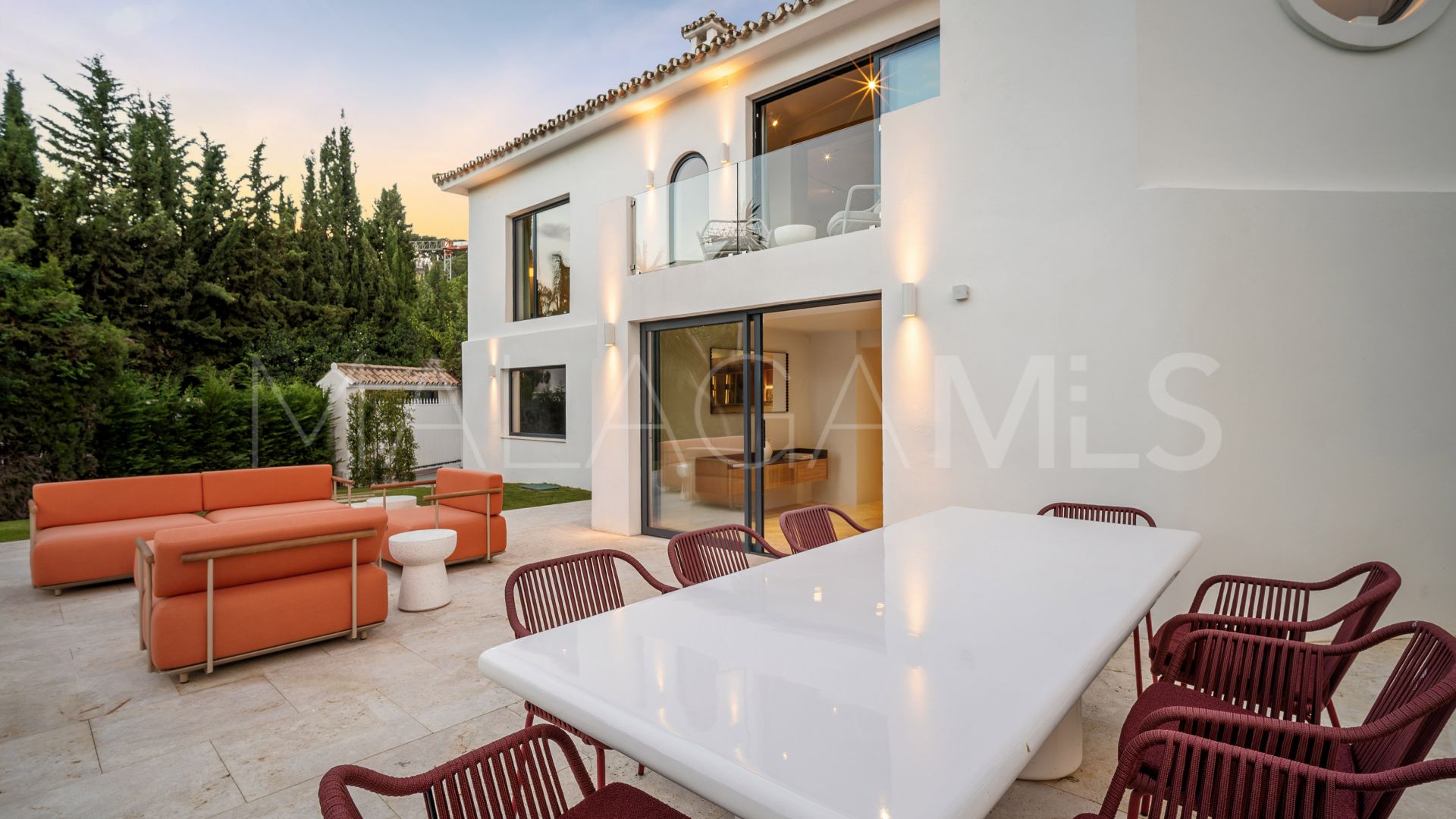 Villa for sale in Nueva Andalucia
