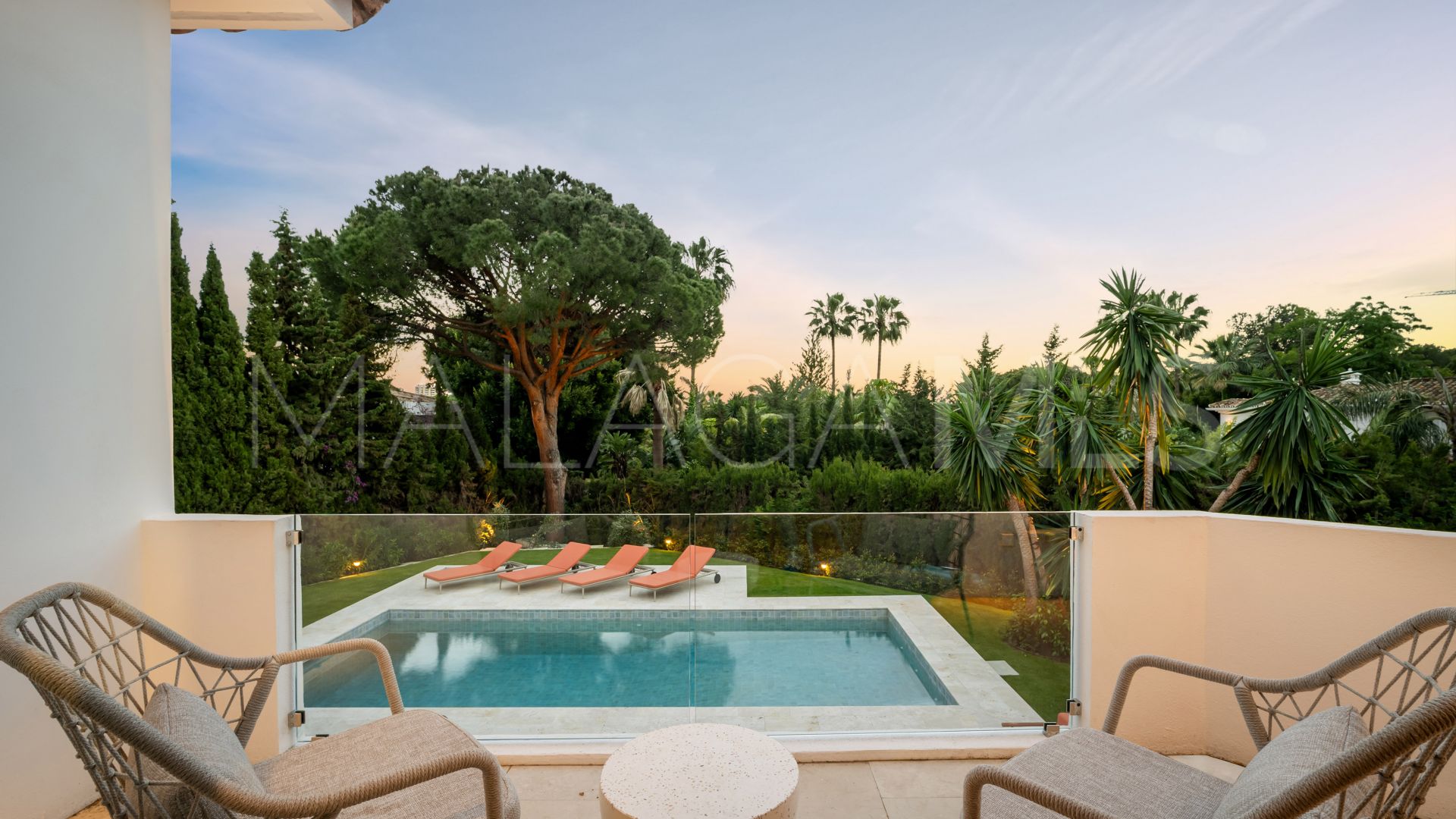 Villa for sale in Nueva Andalucia