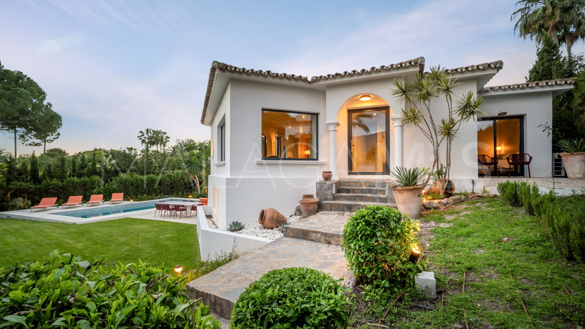 Villa for sale in Nueva Andalucia