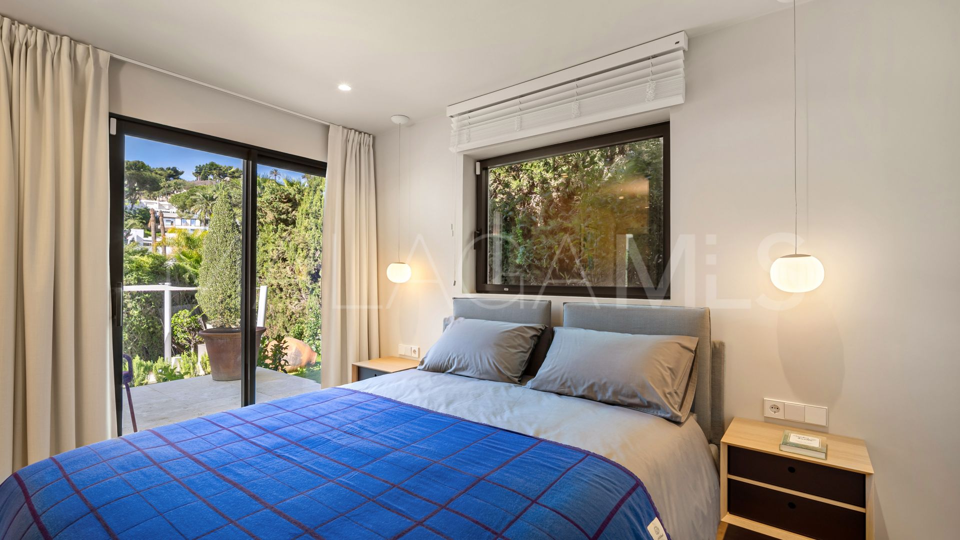 Villa for sale in Nueva Andalucia