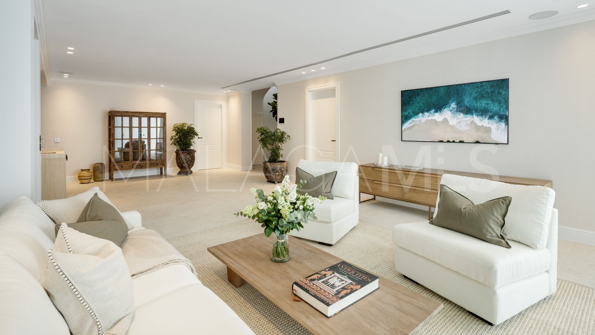 Villa for sale in Nueva Andalucia