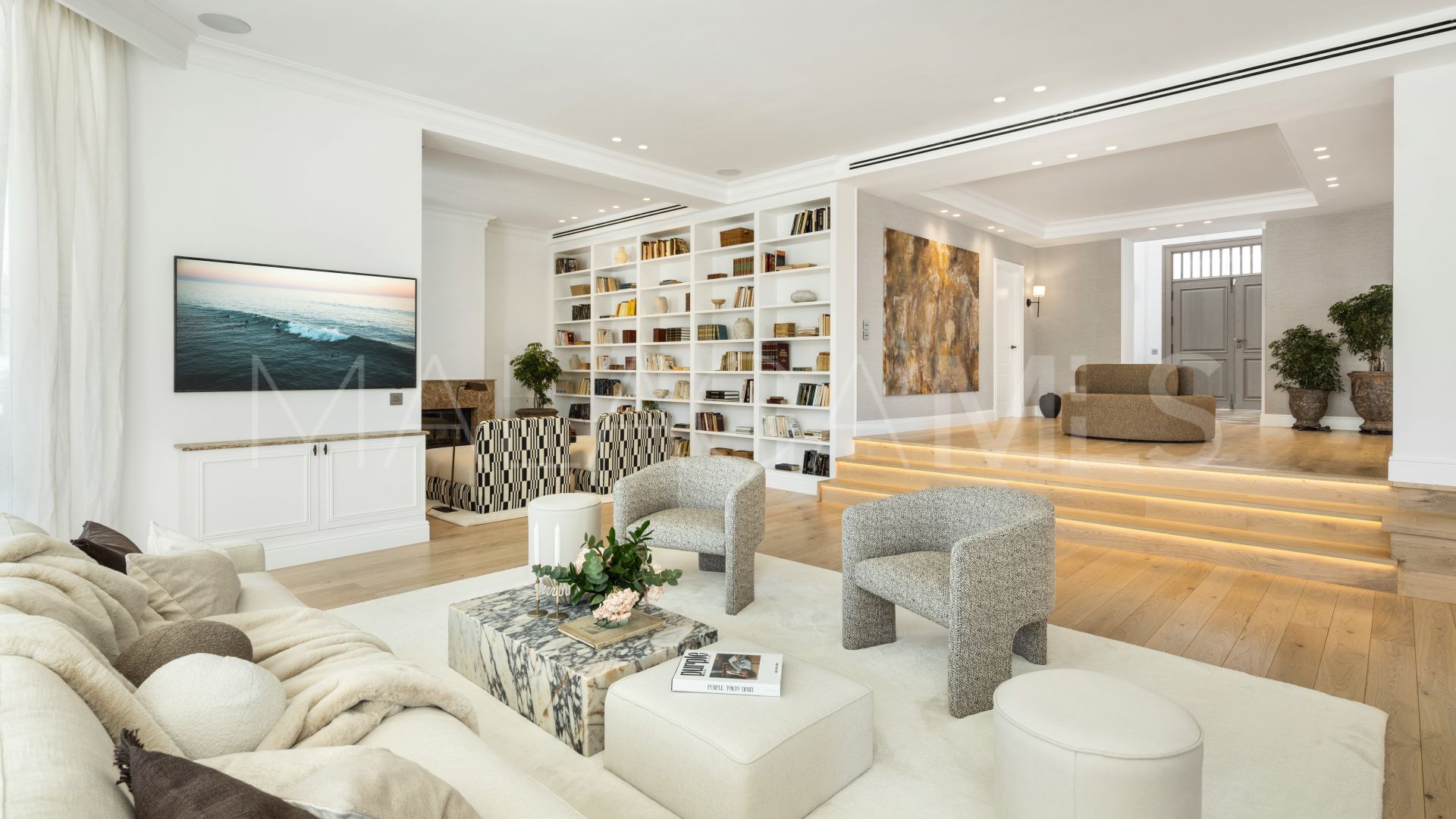 Villa for sale in Nueva Andalucia