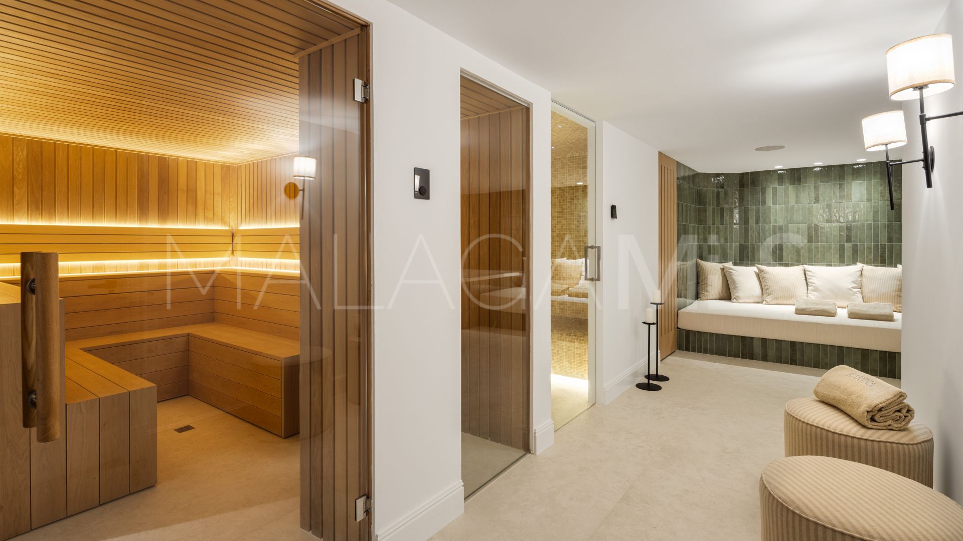 Villa for sale in Nueva Andalucia