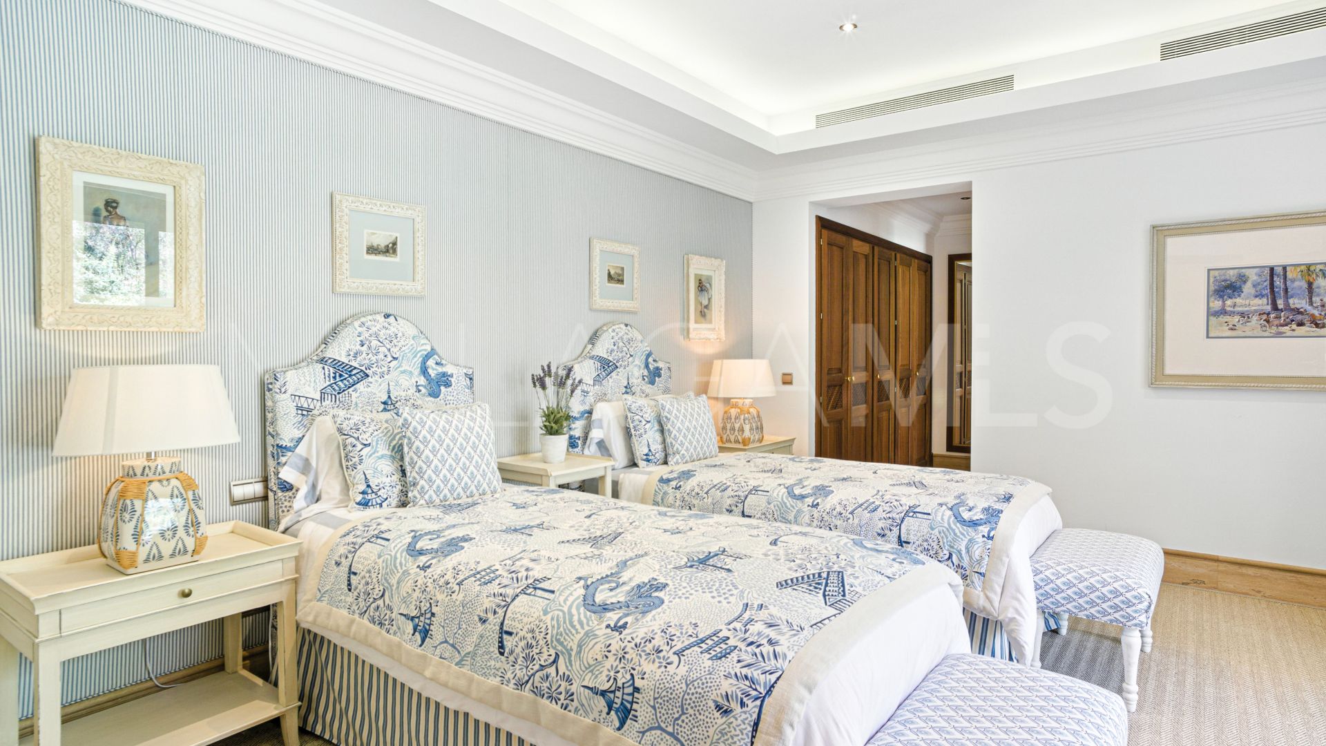 Villa for sale in Las Lomas del Marbella Club