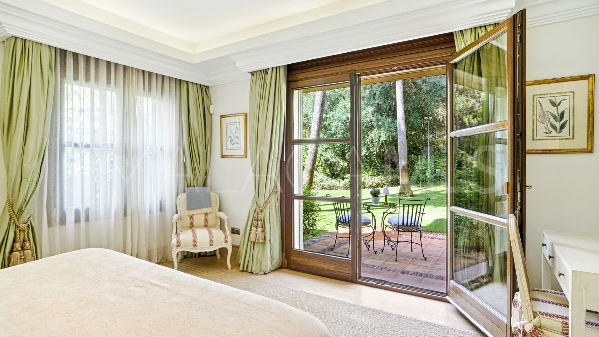 Villa for sale in Las Lomas del Marbella Club