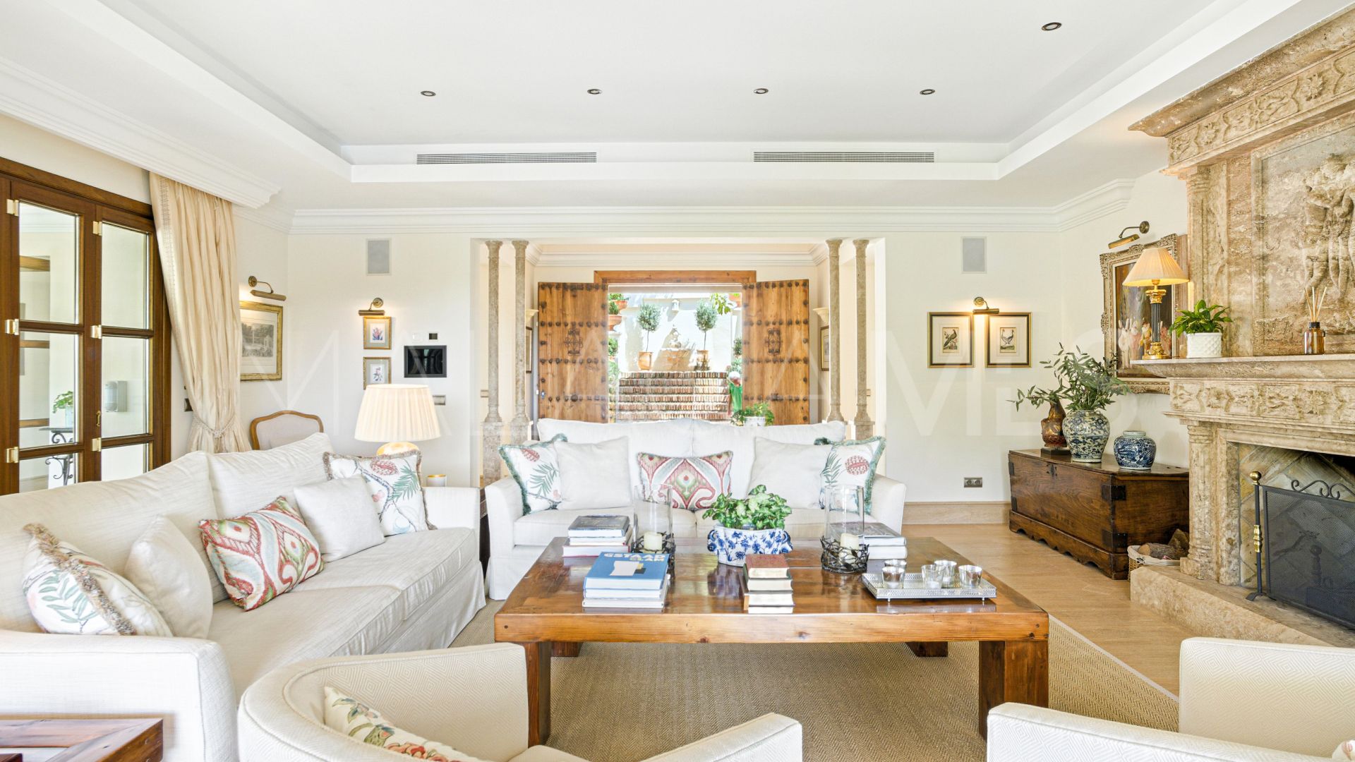 Villa for sale in Las Lomas del Marbella Club