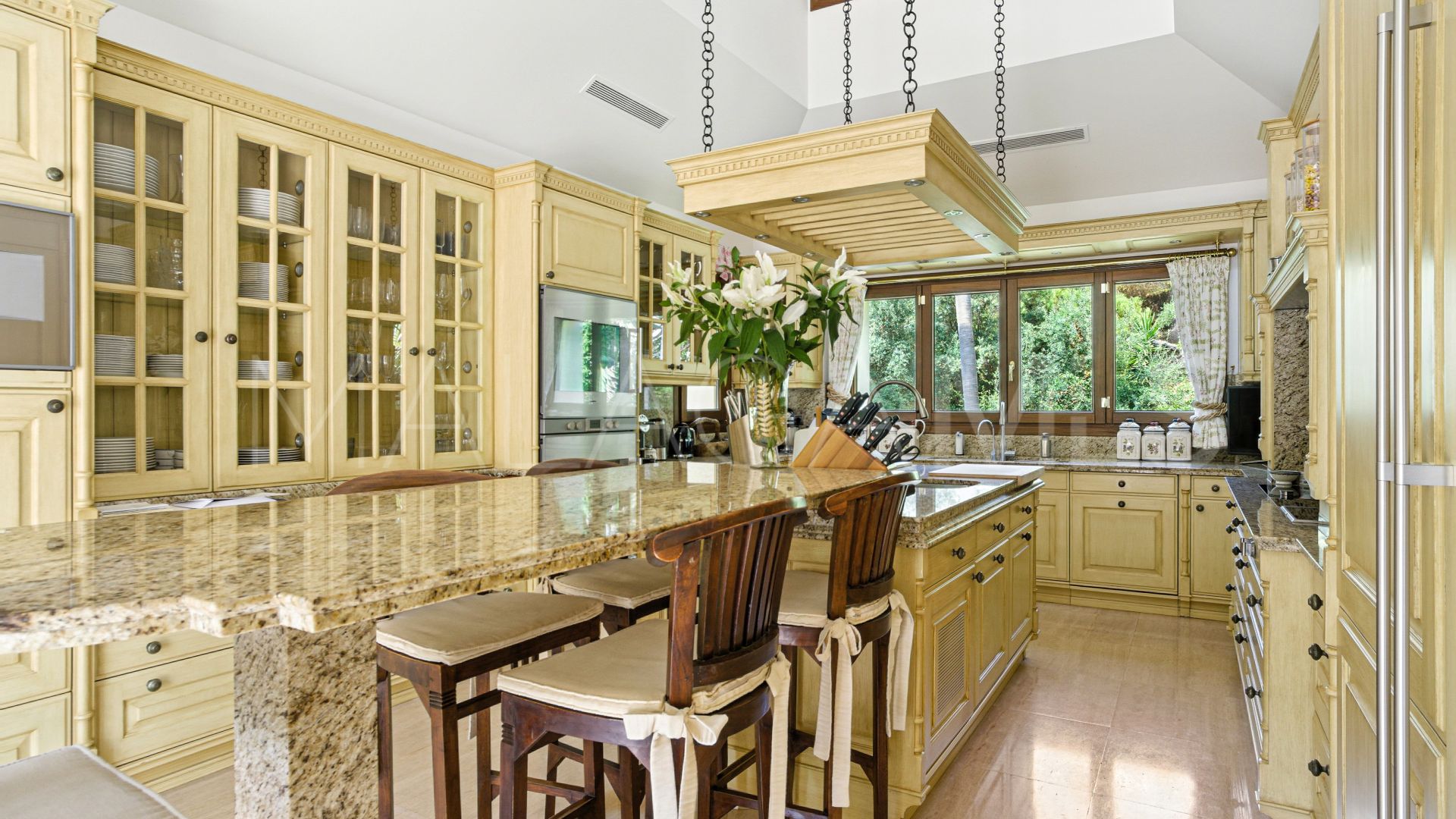 Villa for sale in Las Lomas del Marbella Club