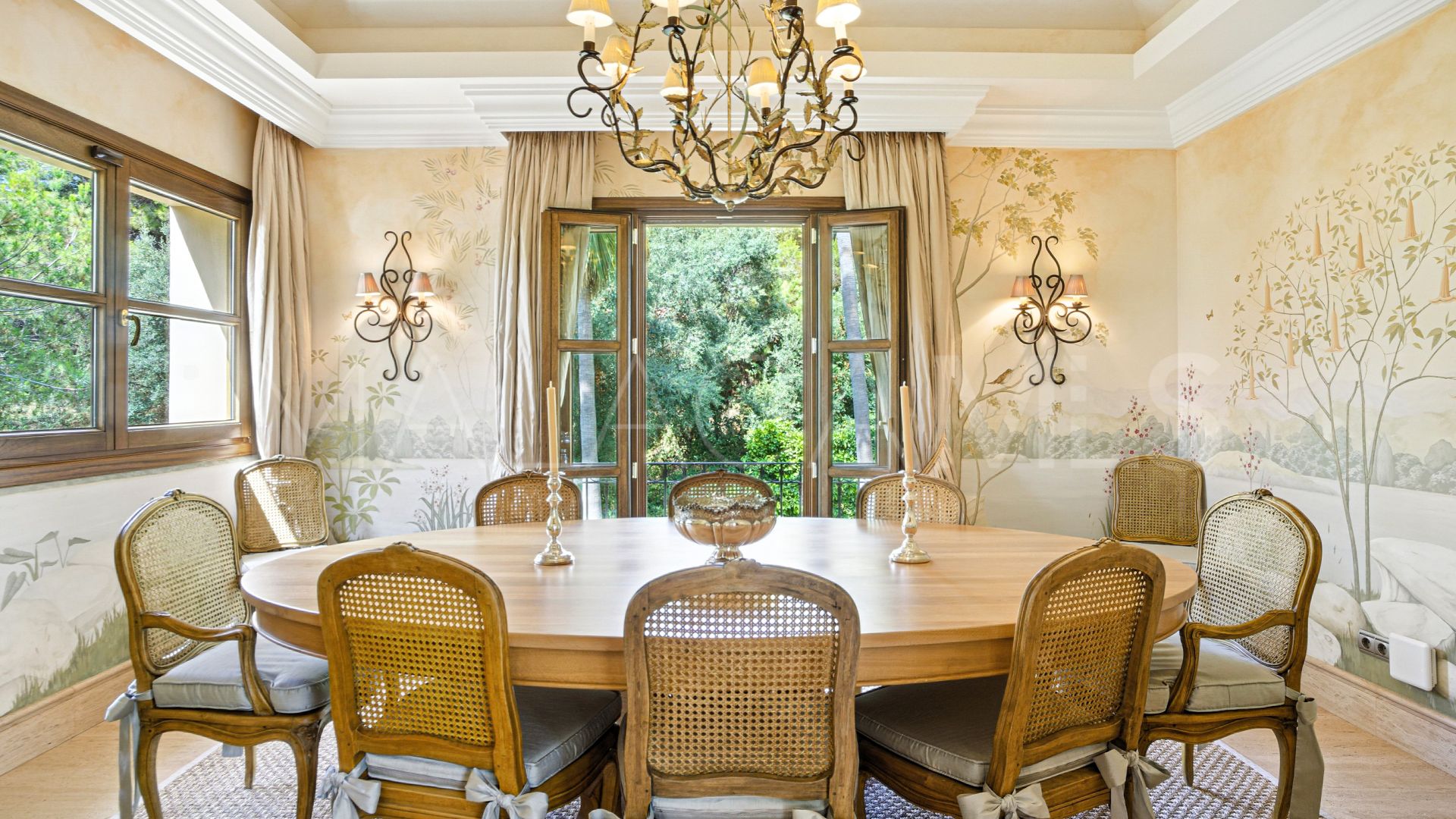 Villa for sale in Las Lomas del Marbella Club