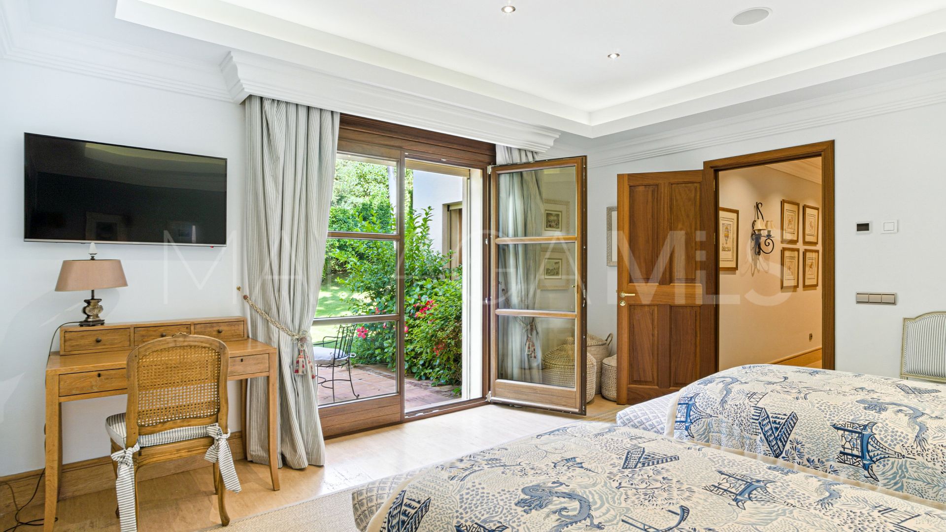 Villa for sale in Las Lomas del Marbella Club