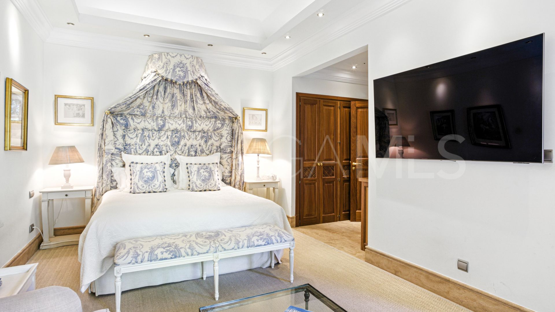 Villa for sale in Las Lomas del Marbella Club