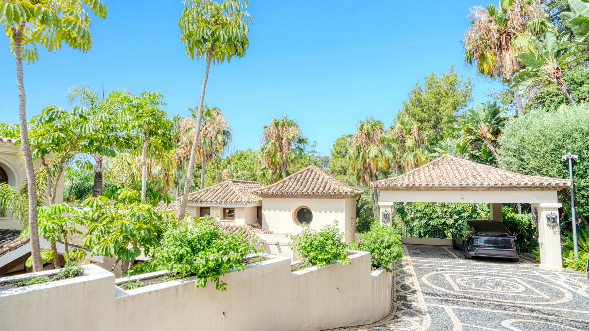 Villa for sale in Las Lomas del Marbella Club