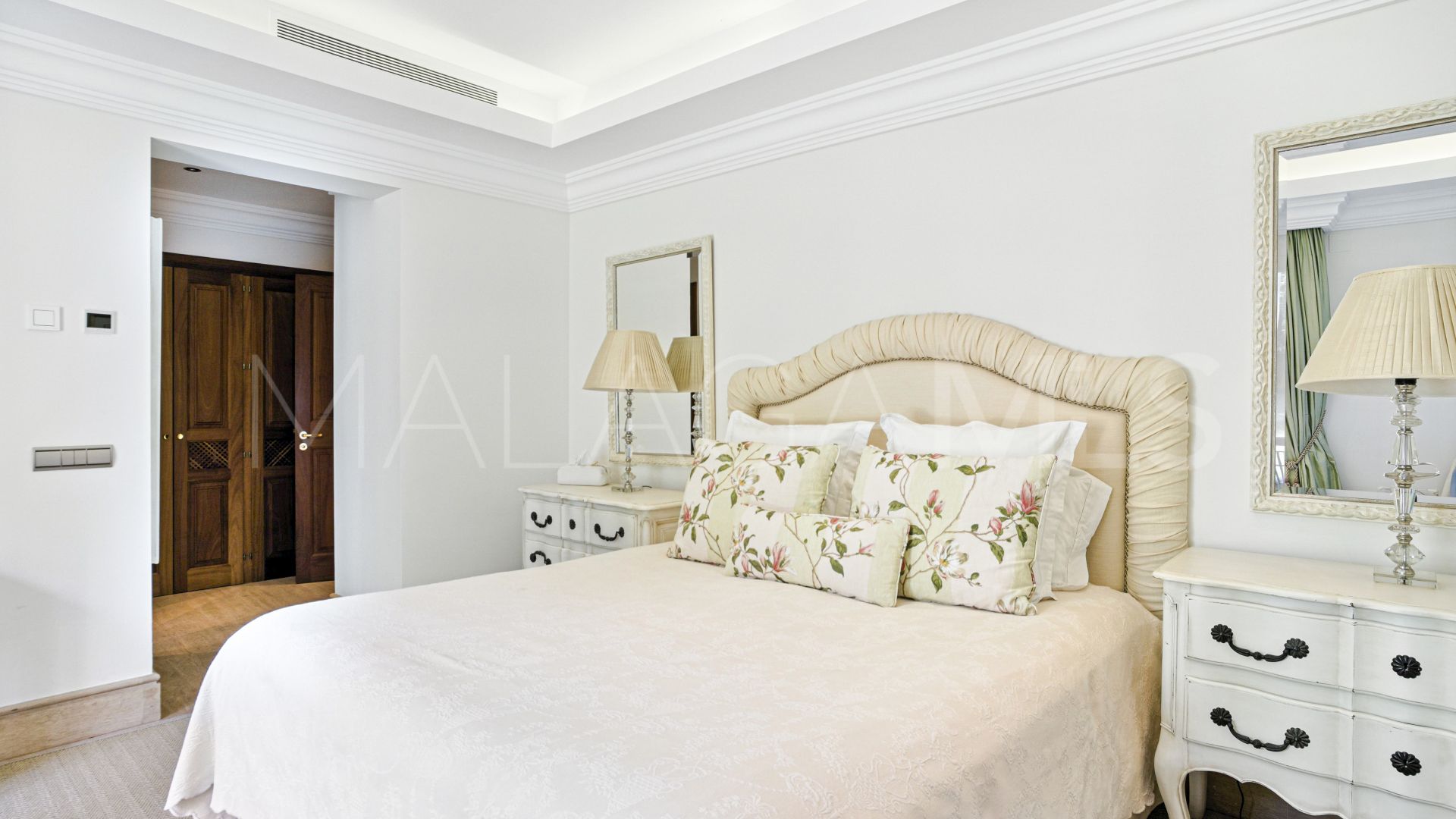 Villa for sale in Las Lomas del Marbella Club