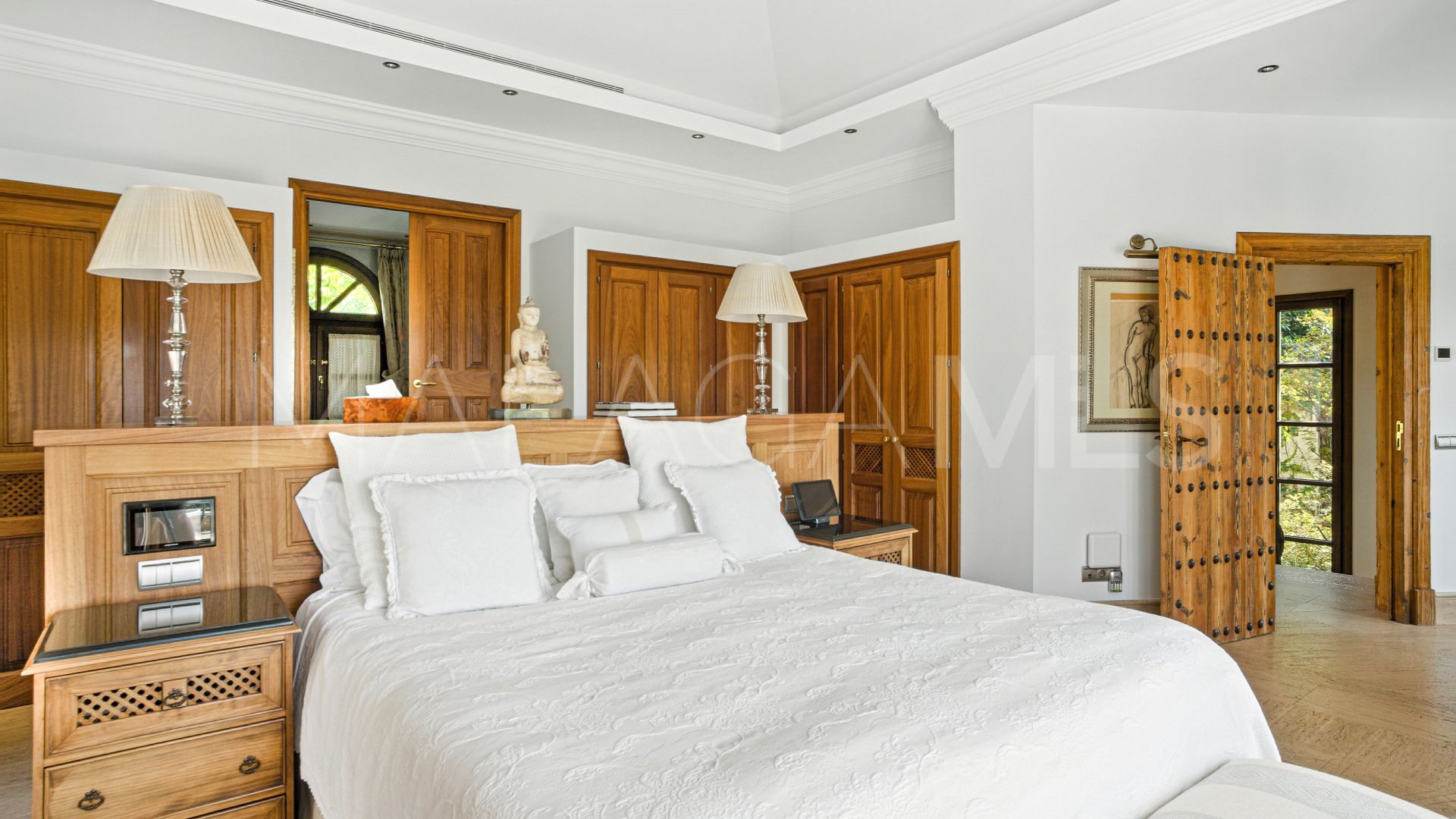 Villa for sale in Las Lomas del Marbella Club