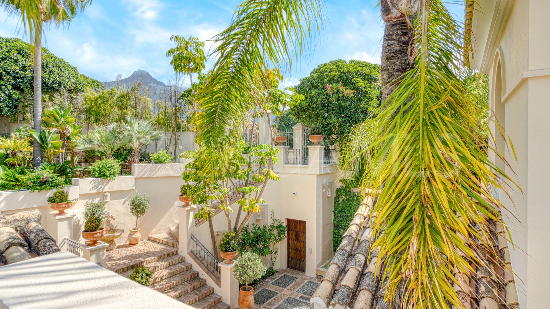 Villa for sale in Las Lomas del Marbella Club