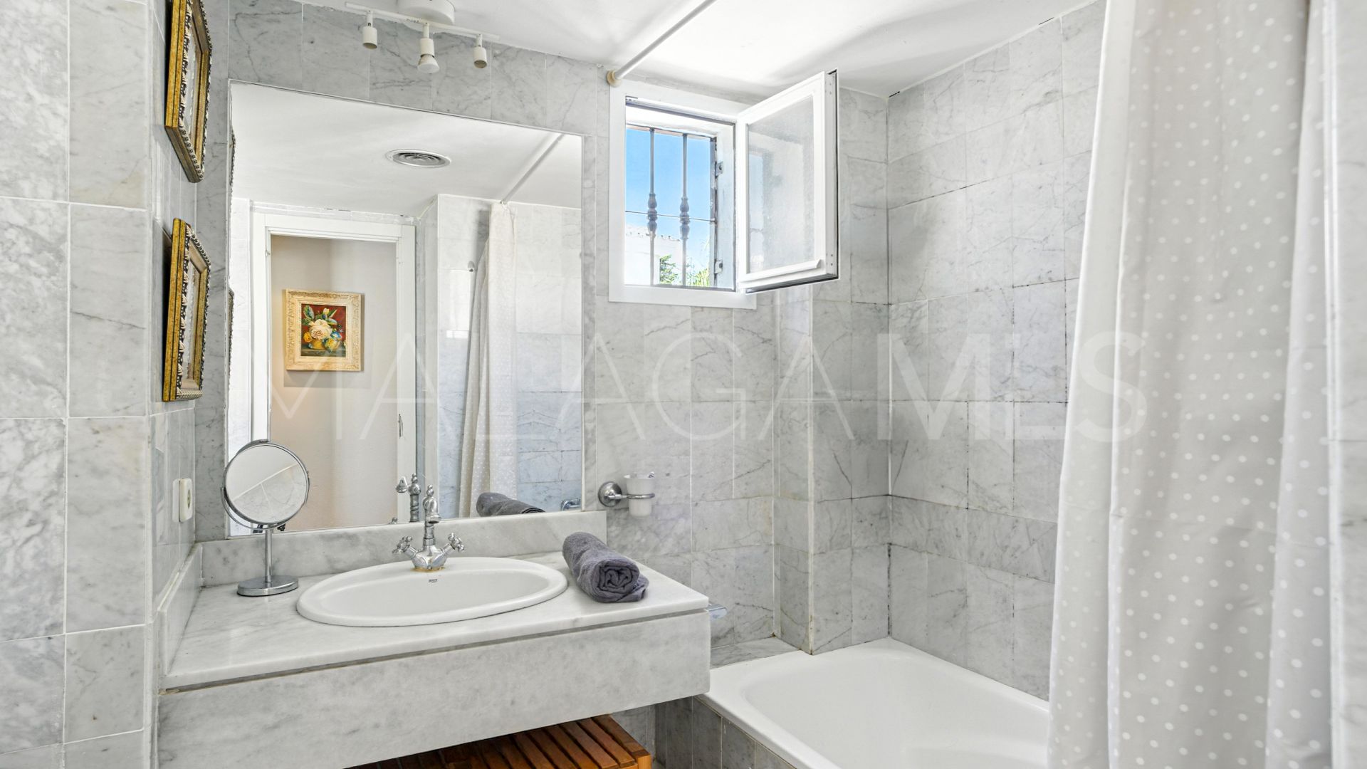Duplex penthouse for sale in Los Naranjos de Marbella
