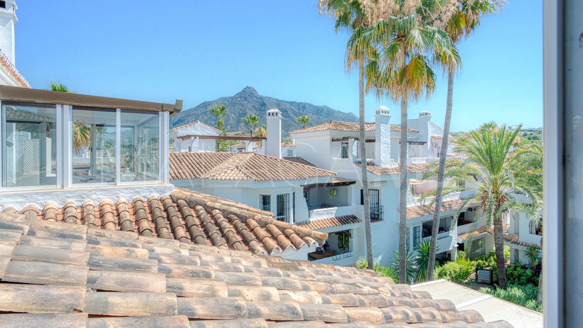 Duplex penthouse for sale in Los Naranjos de Marbella