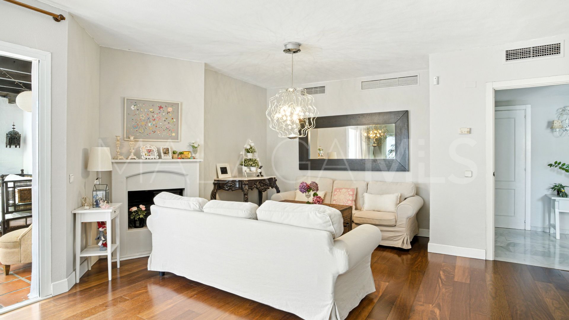 Duplex penthouse for sale in Los Naranjos de Marbella