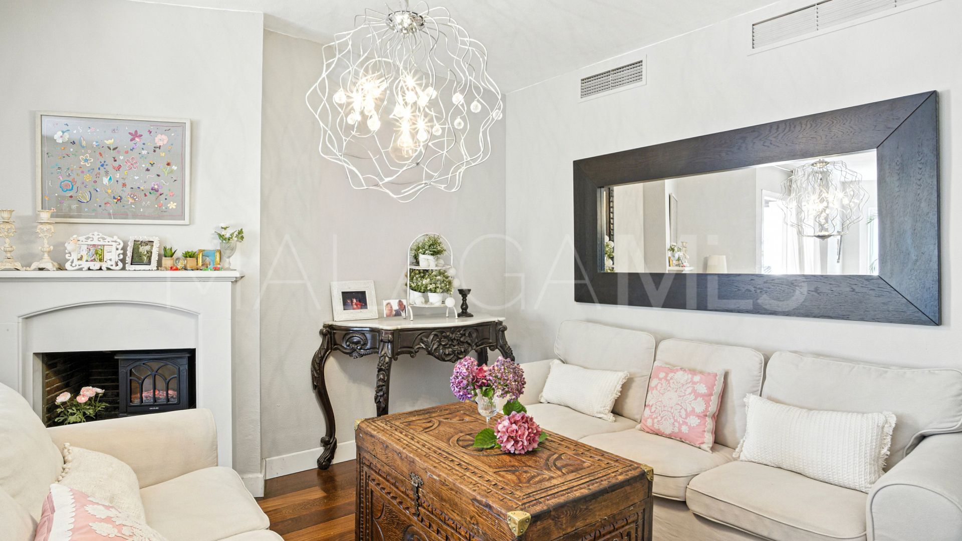Duplex penthouse for sale in Los Naranjos de Marbella