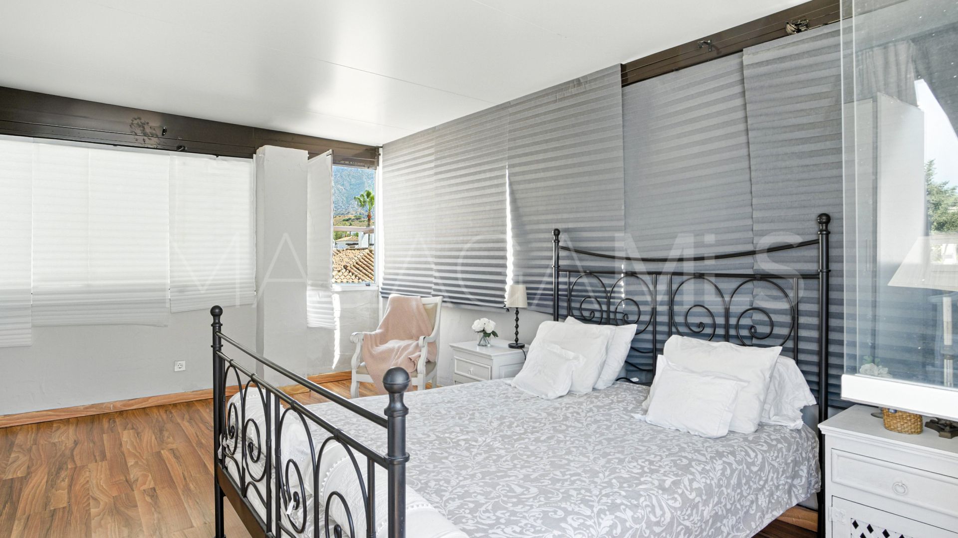 Duplex penthouse for sale in Los Naranjos de Marbella