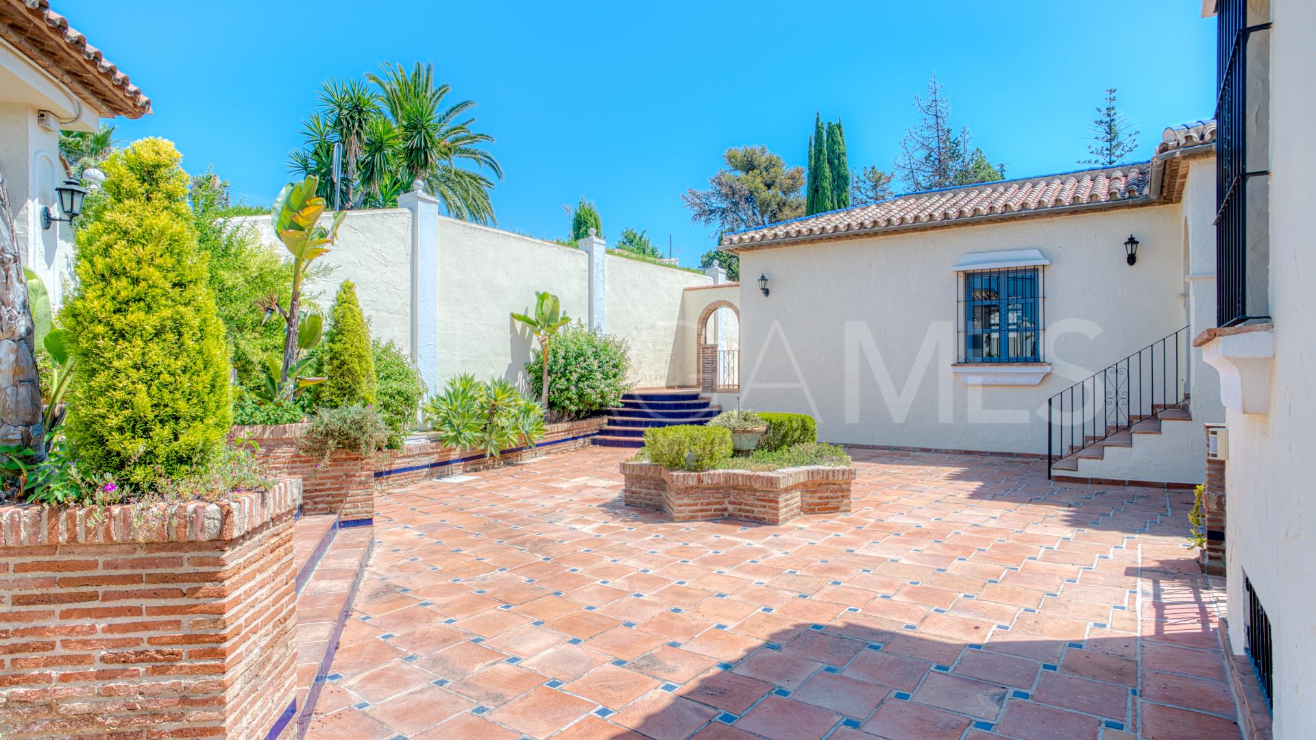 Villa for sale in Estepona Hills