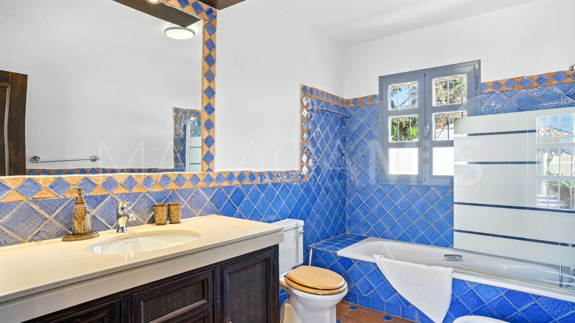 Villa for sale in Estepona Hills