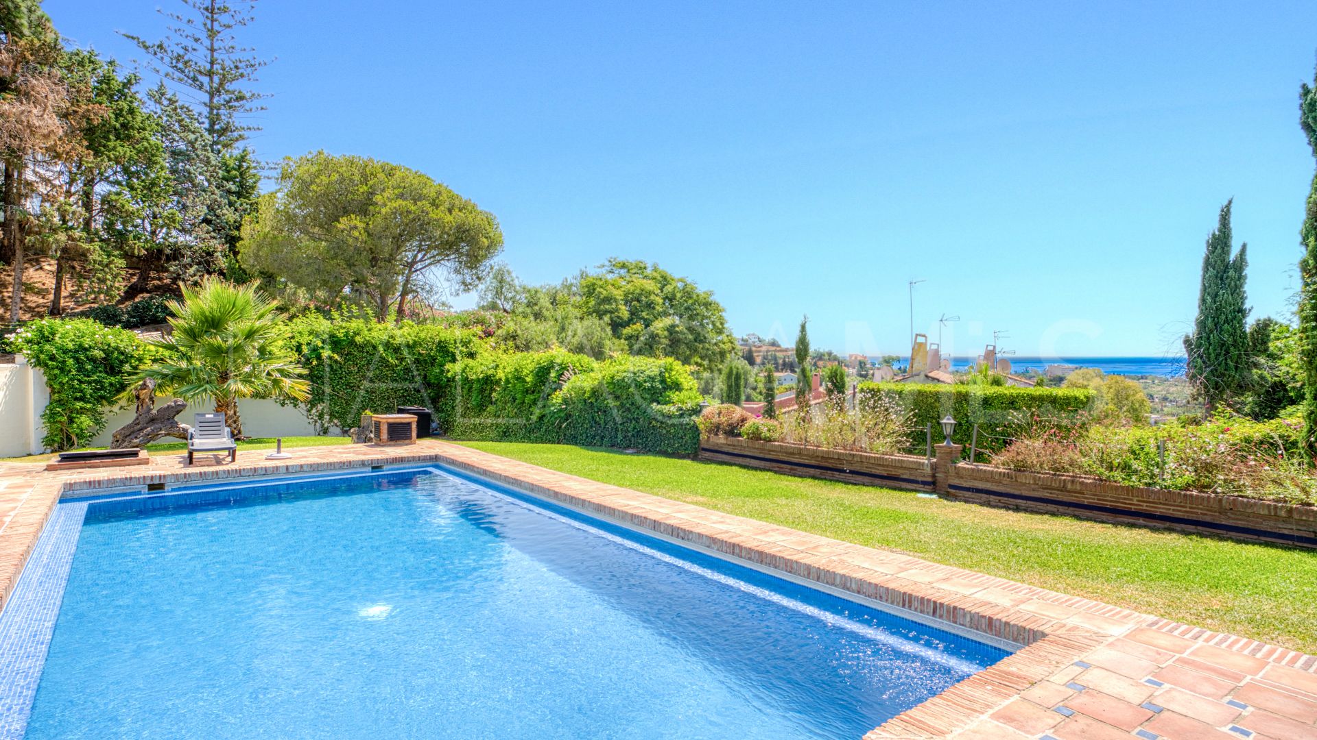 Villa for sale in Estepona Hills