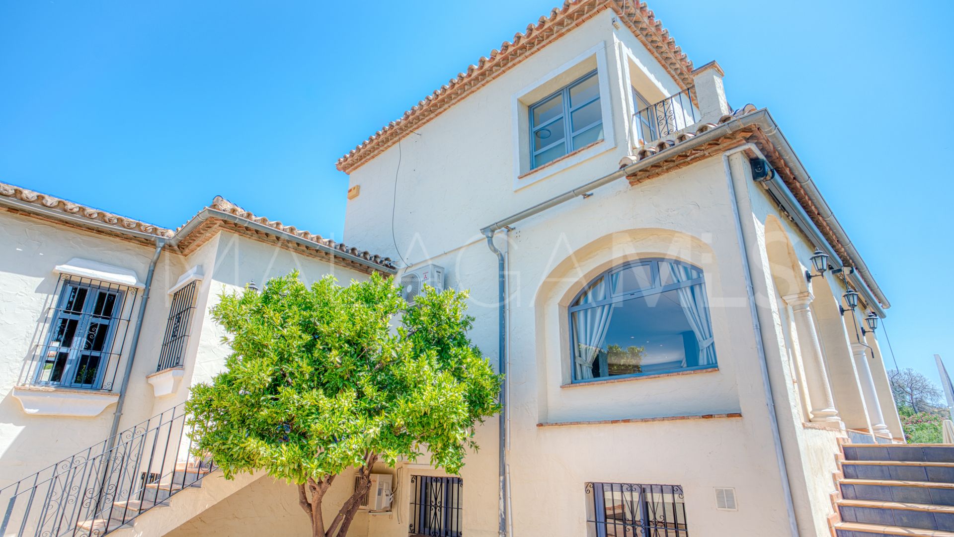 Villa for sale in Estepona Hills