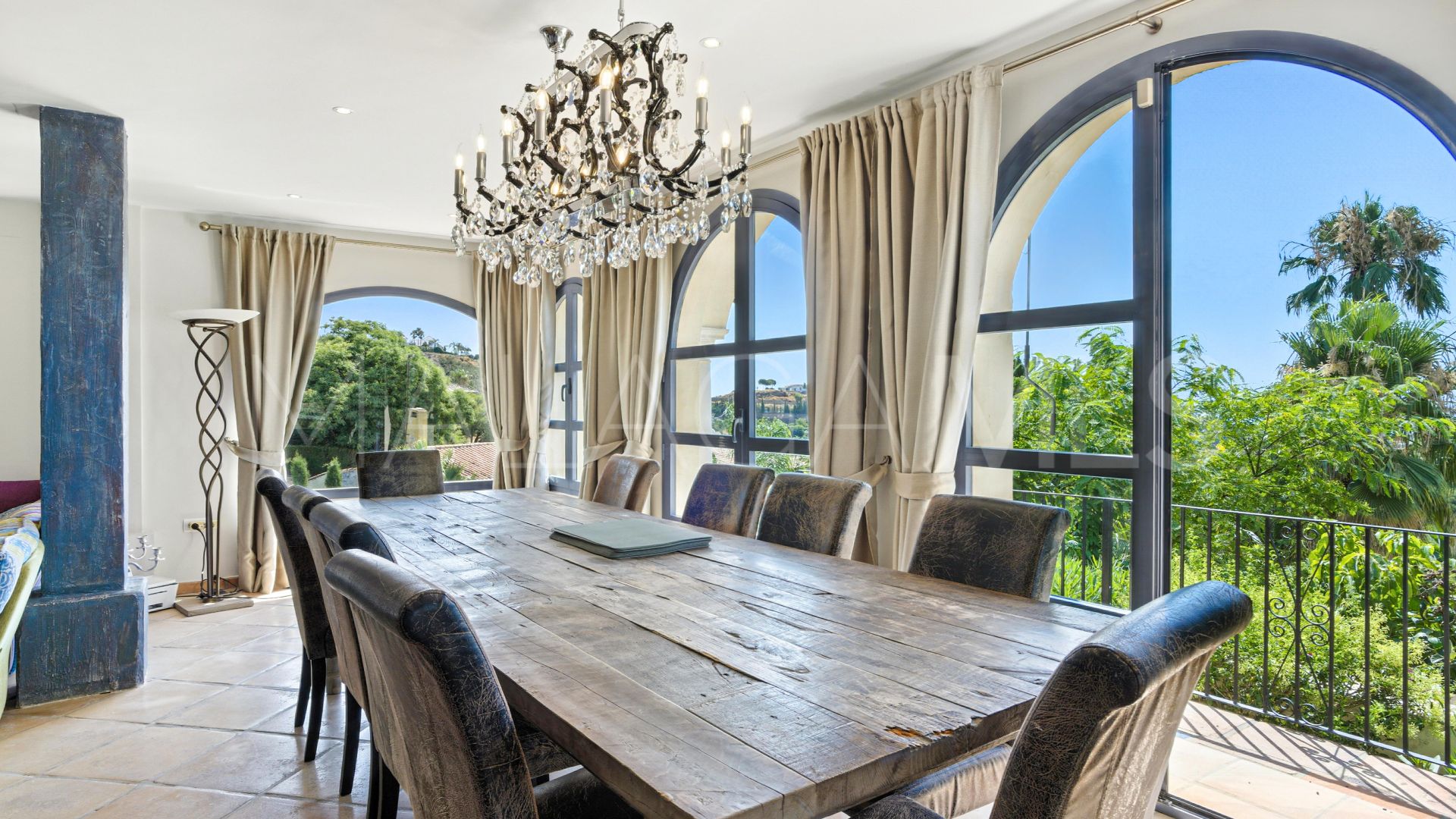 Villa for sale in Estepona Hills