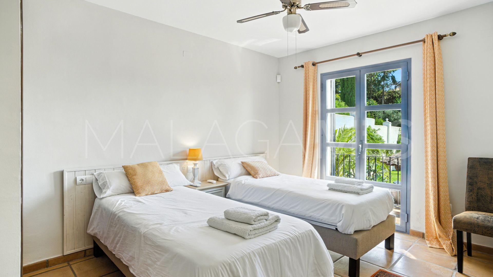 Villa for sale in Estepona Hills