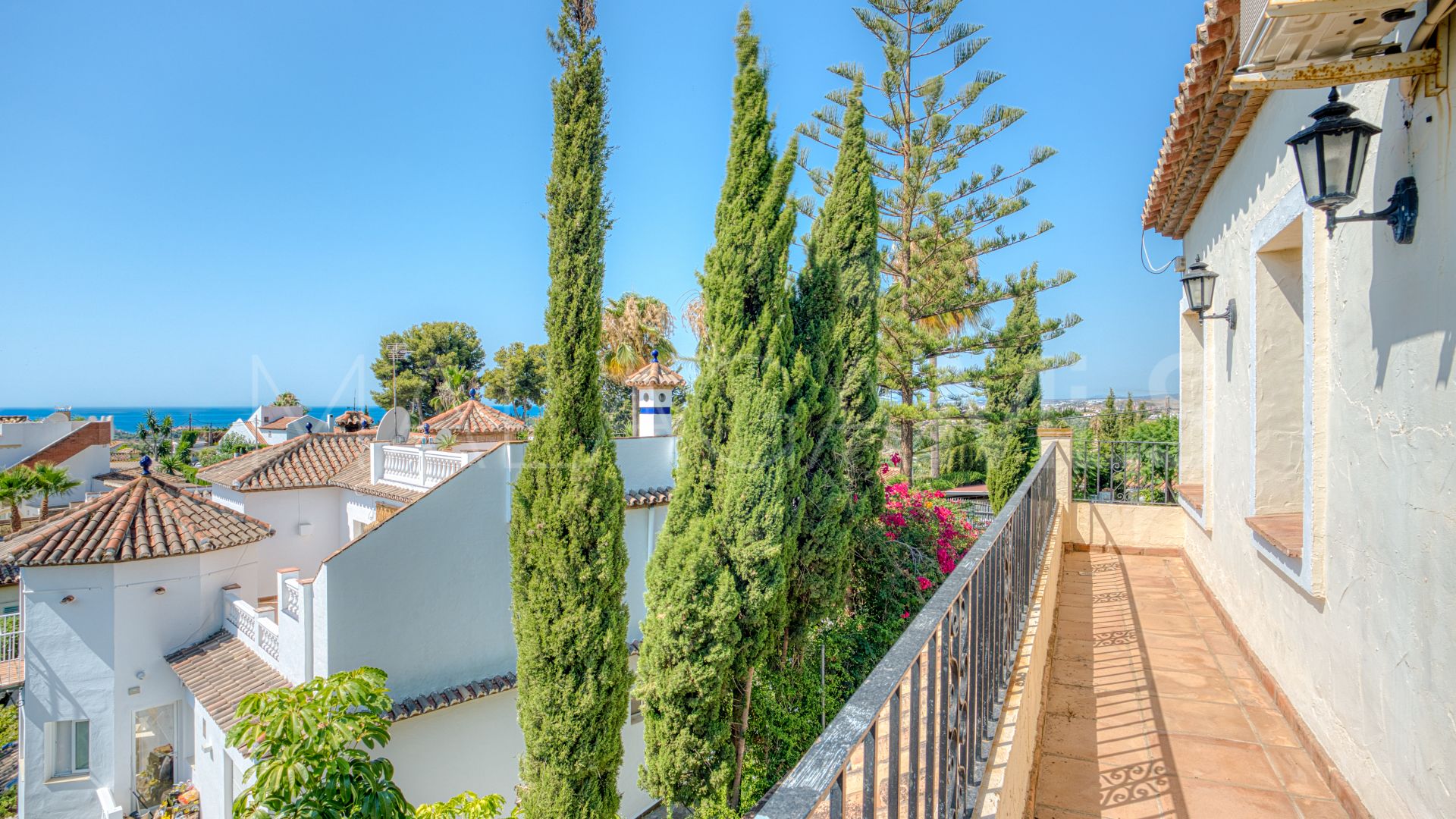 Villa for sale in Estepona Hills