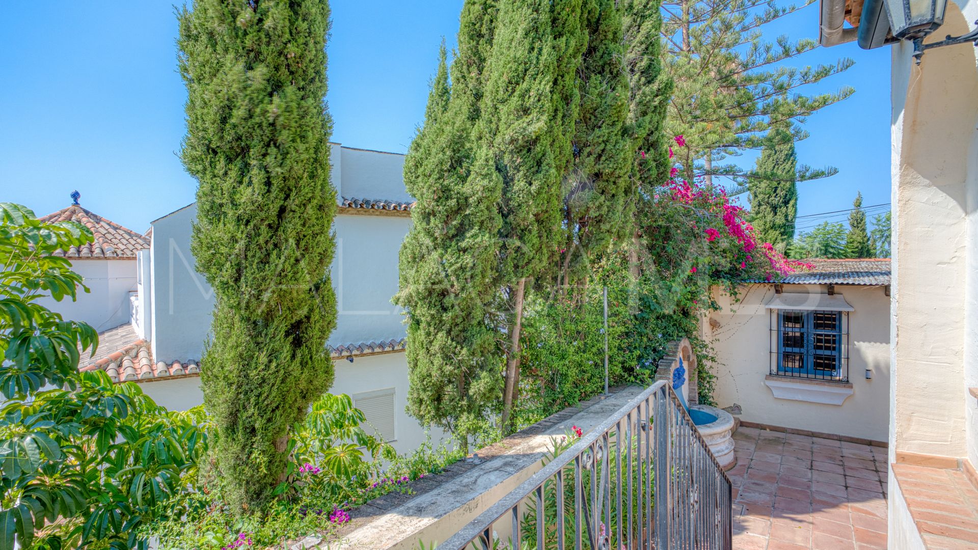 Villa for sale in Estepona Hills