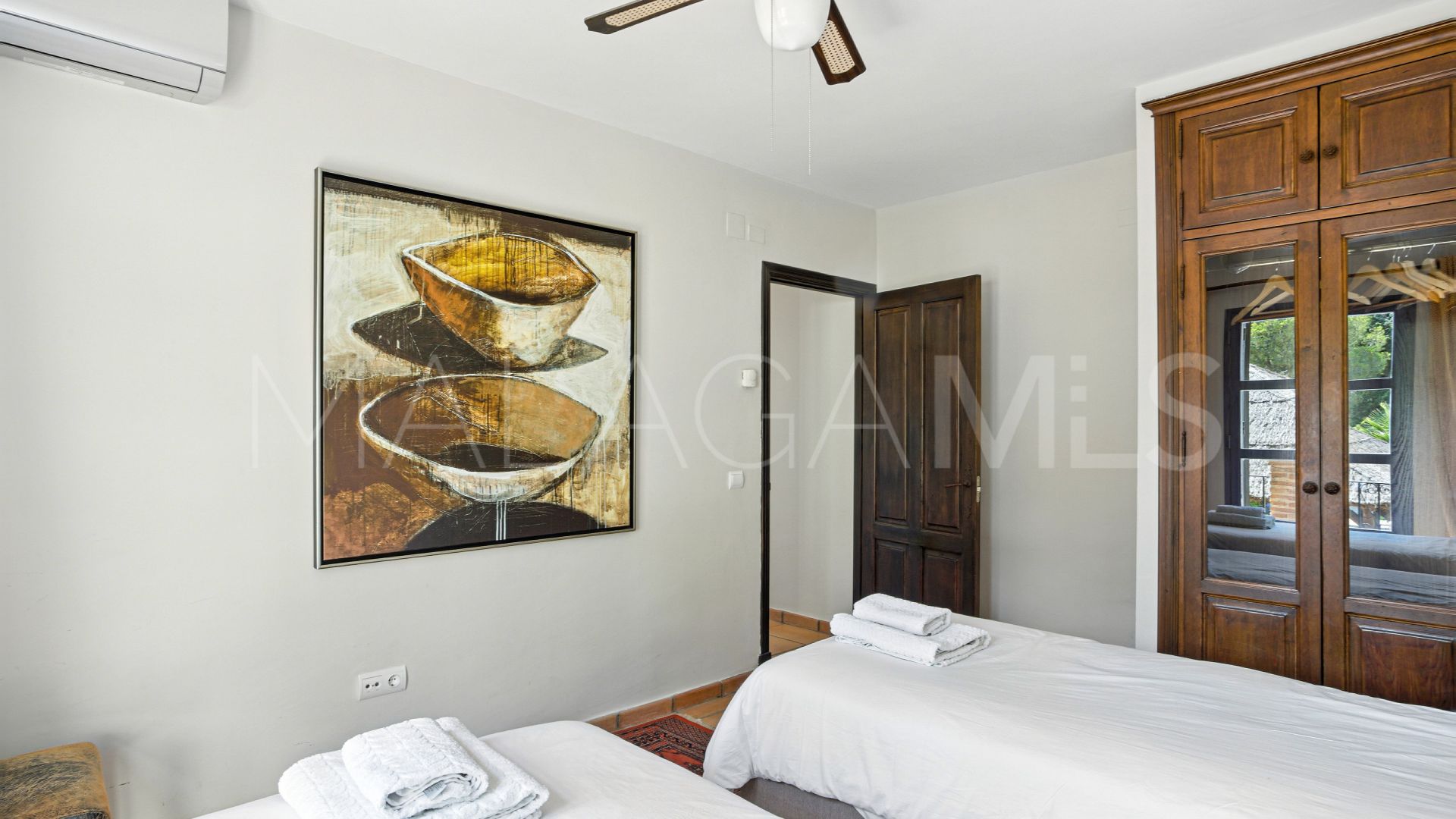 Villa for sale in Estepona Hills