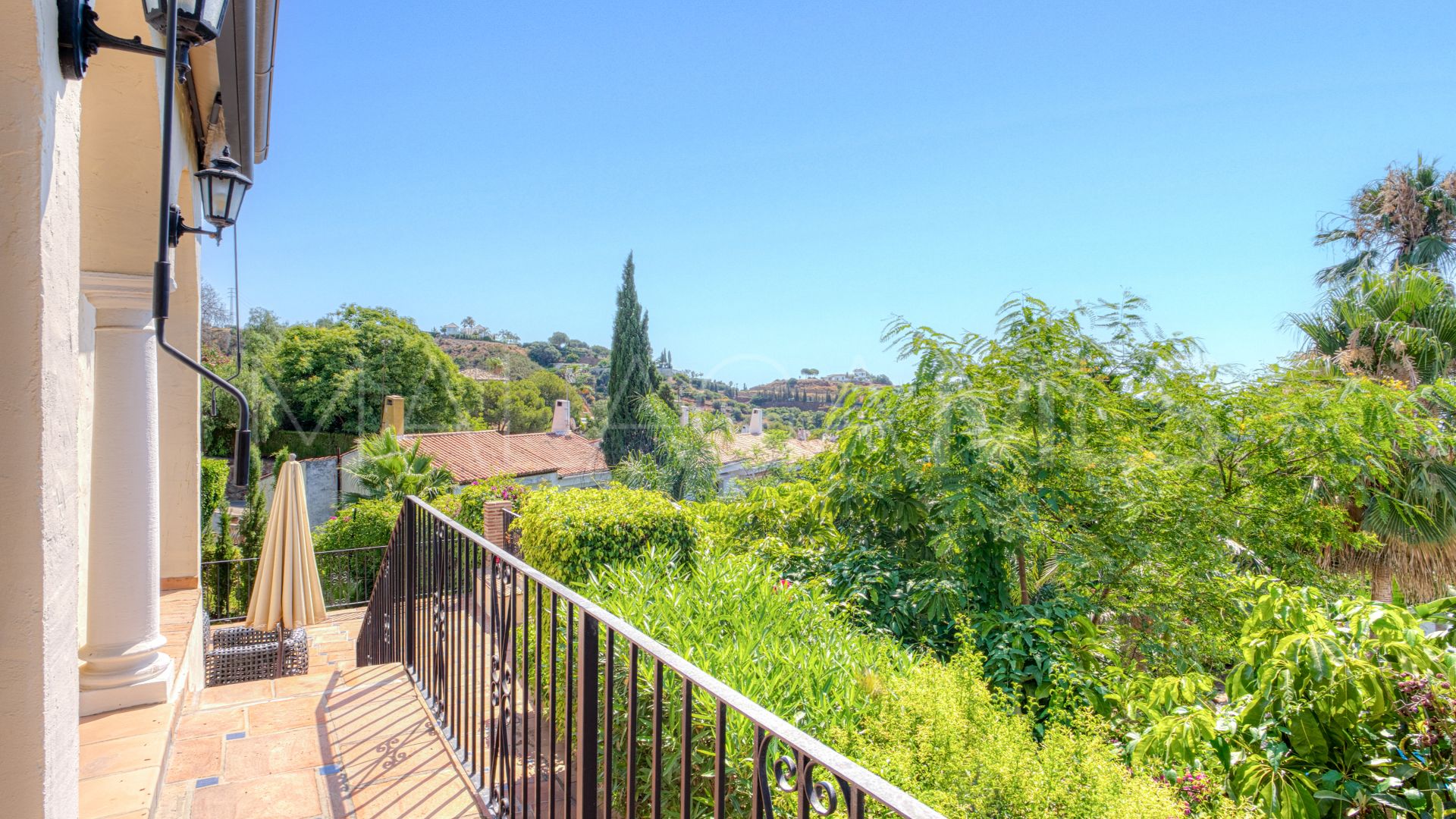 Villa for sale in Estepona Hills