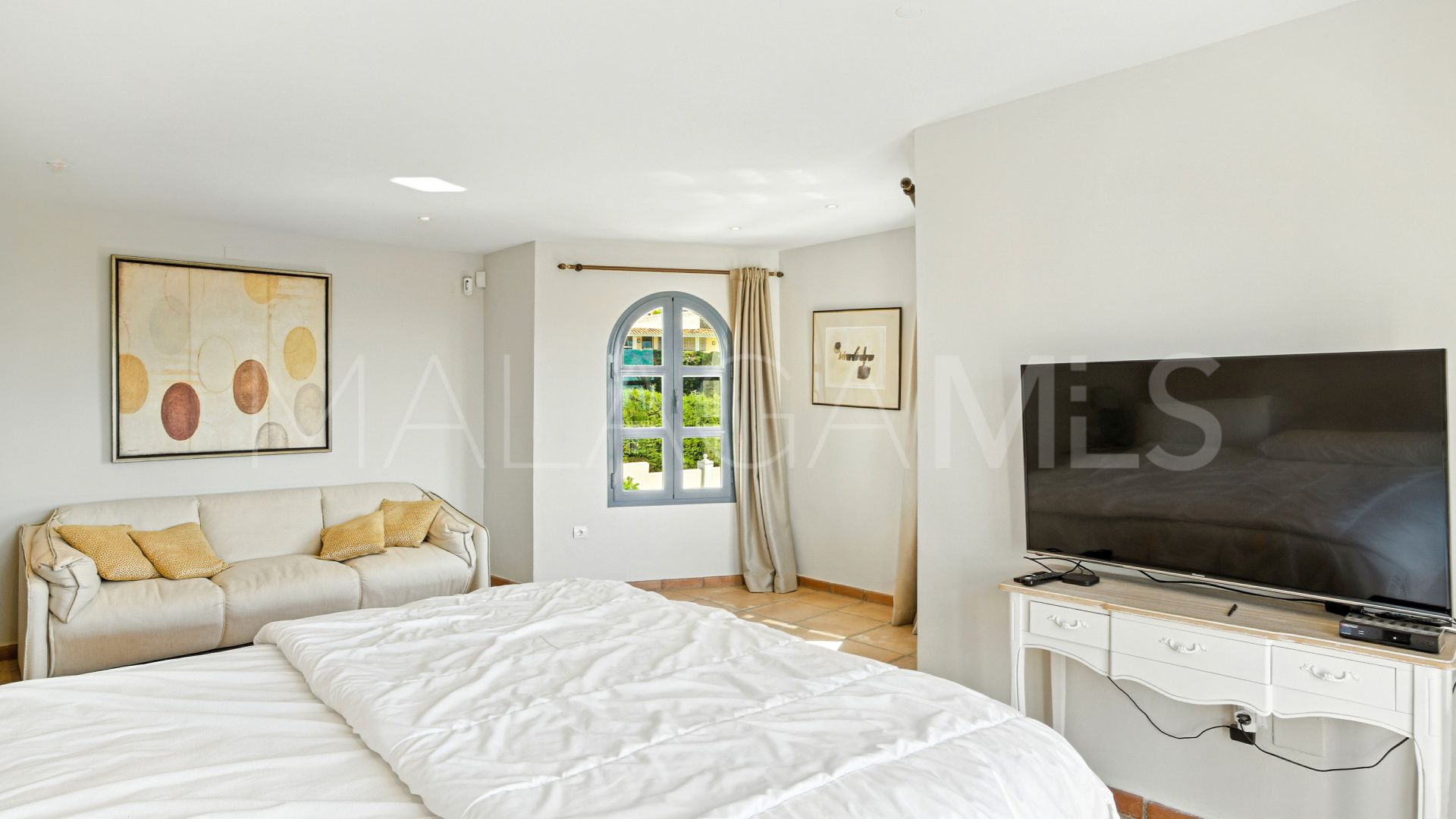 Villa for sale in Estepona Hills