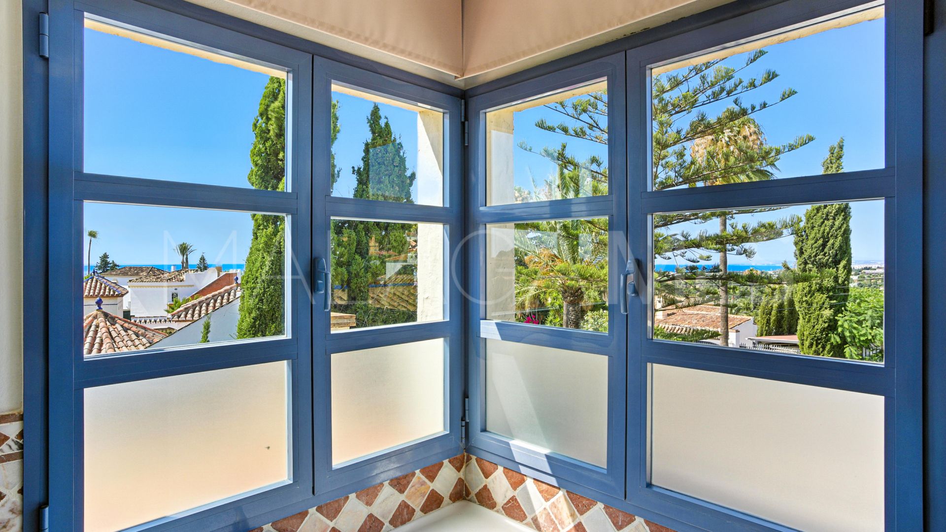 Villa for sale in Estepona Hills