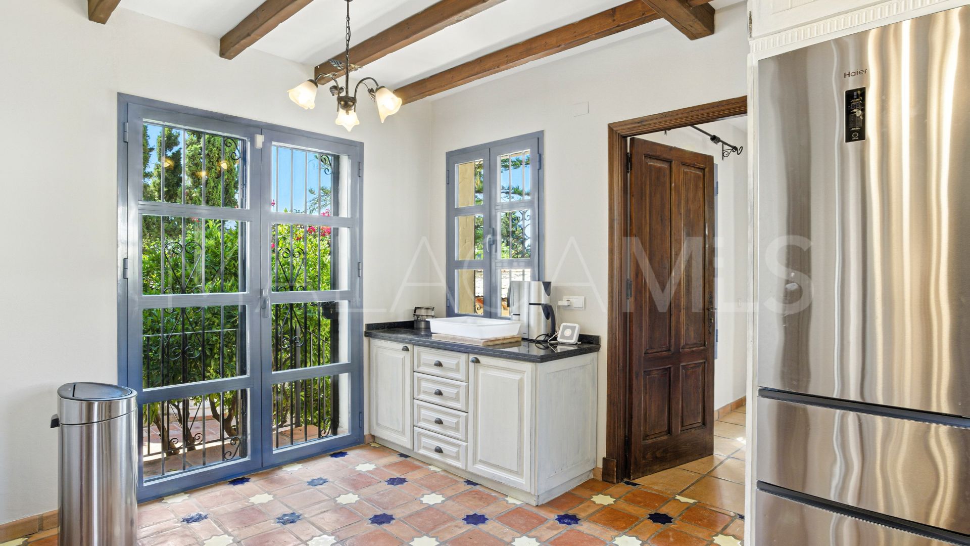 Villa for sale in Estepona Hills