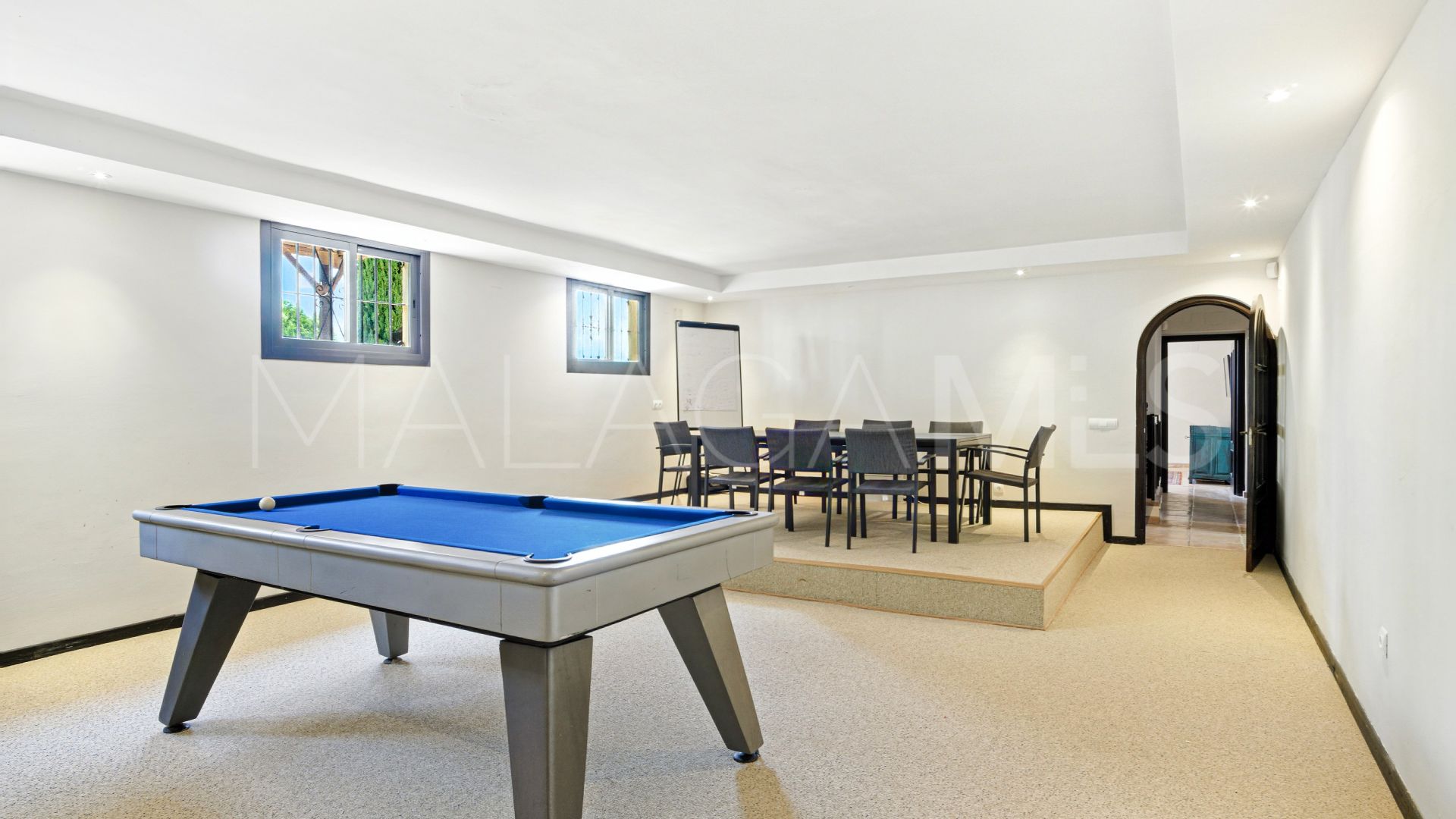 Villa for sale in Estepona Hills