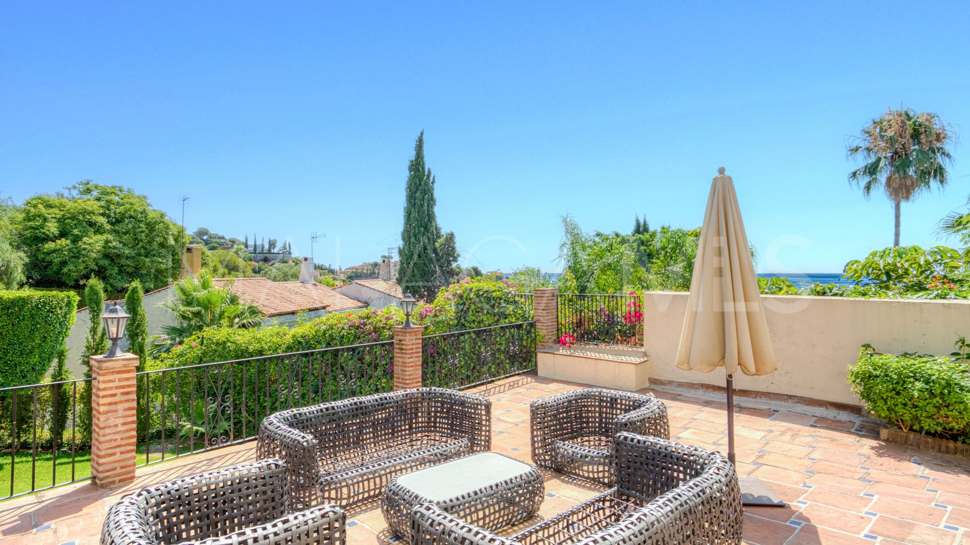 Villa for sale in Estepona Hills