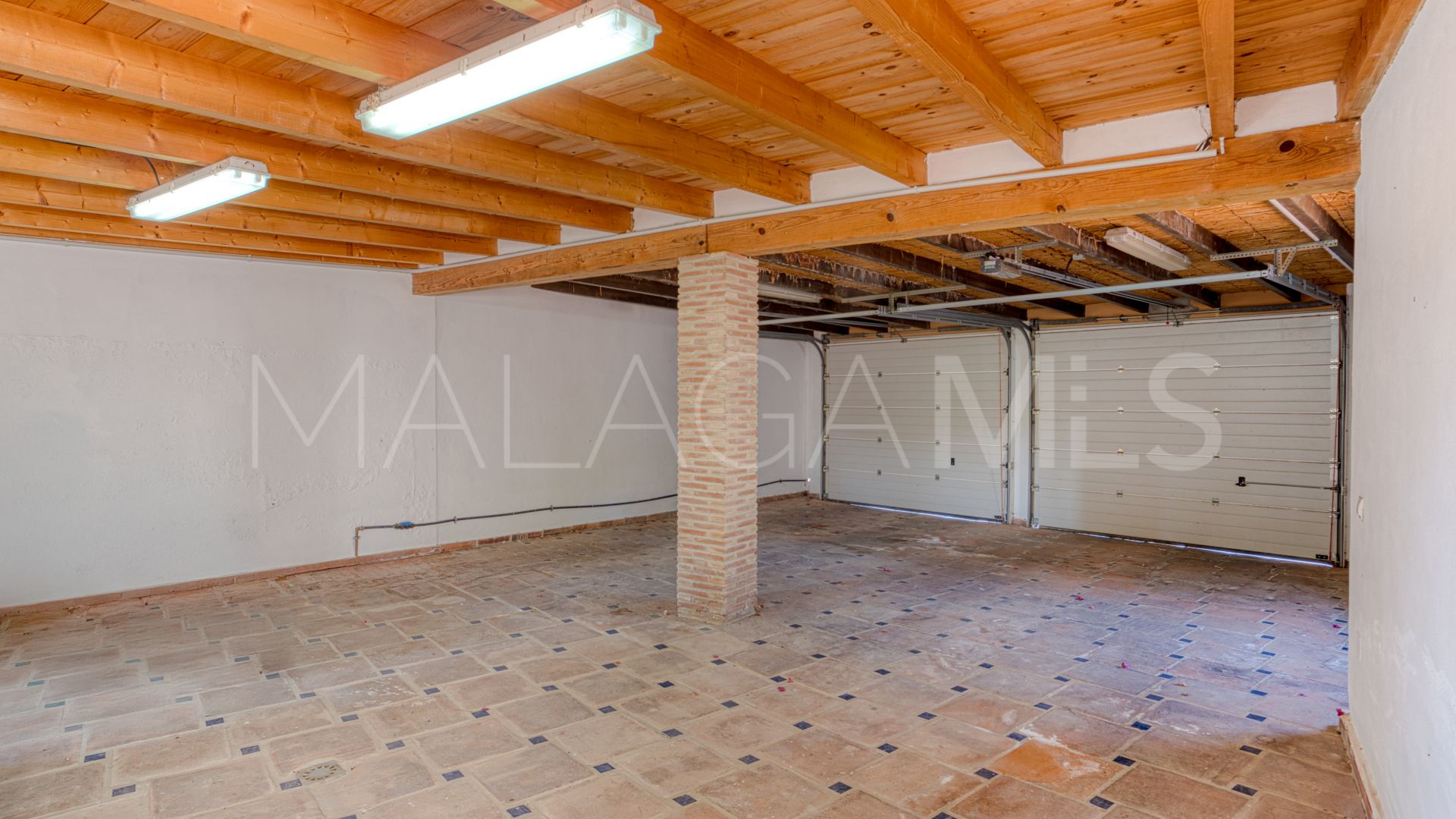 Villa for sale in Estepona Hills