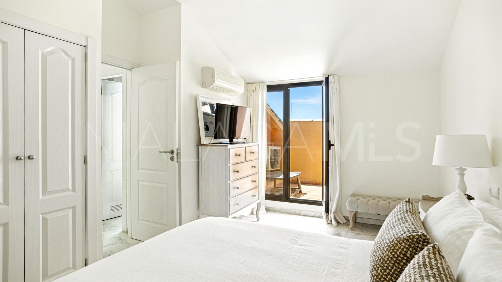 Duplex penthouse for sale in Costa Nagüeles III