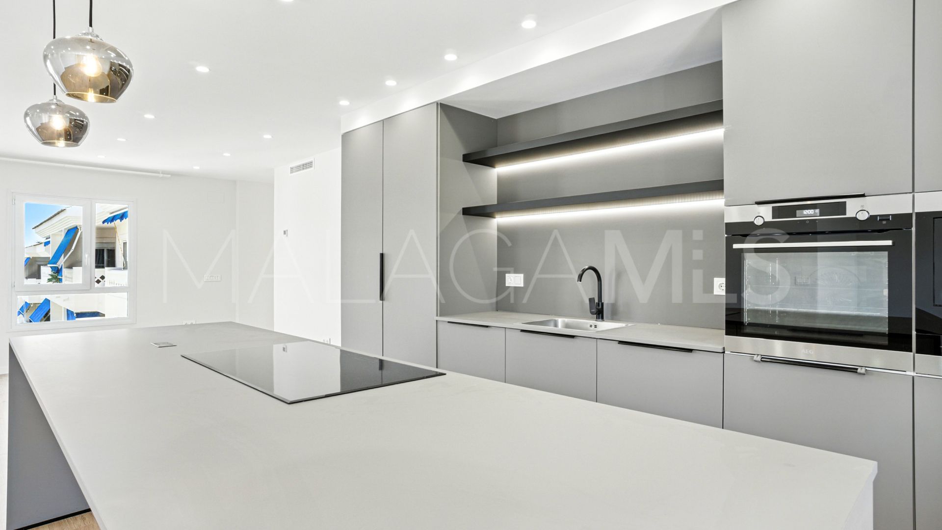 For sale San Pedro de Alcantara 4 bedrooms duplex penthouse